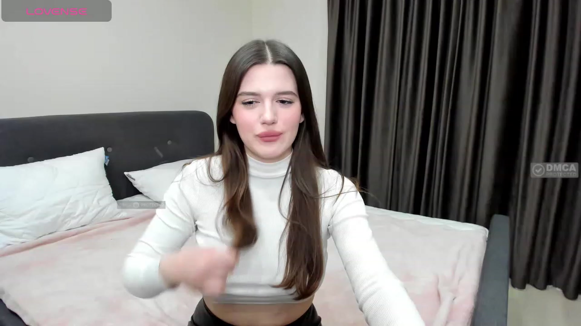 Gallery image thumbnail from LorettaMiller's myfreecams stream on, 01/22/2024, 22:40 image 13 of 20