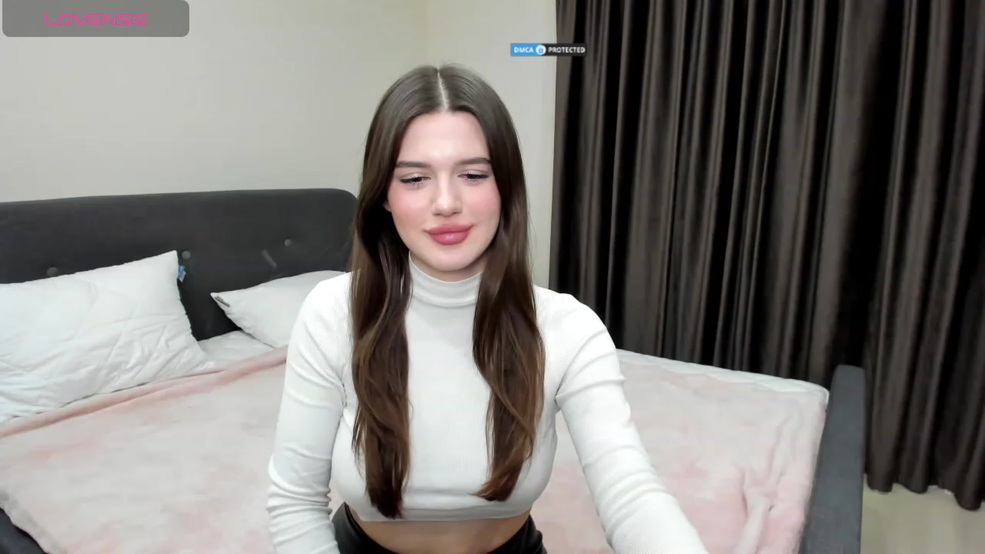 Gallery image thumbnail from LorettaMiller's myfreecams stream on, 01/22/2024, 22:40 image 12 of 20