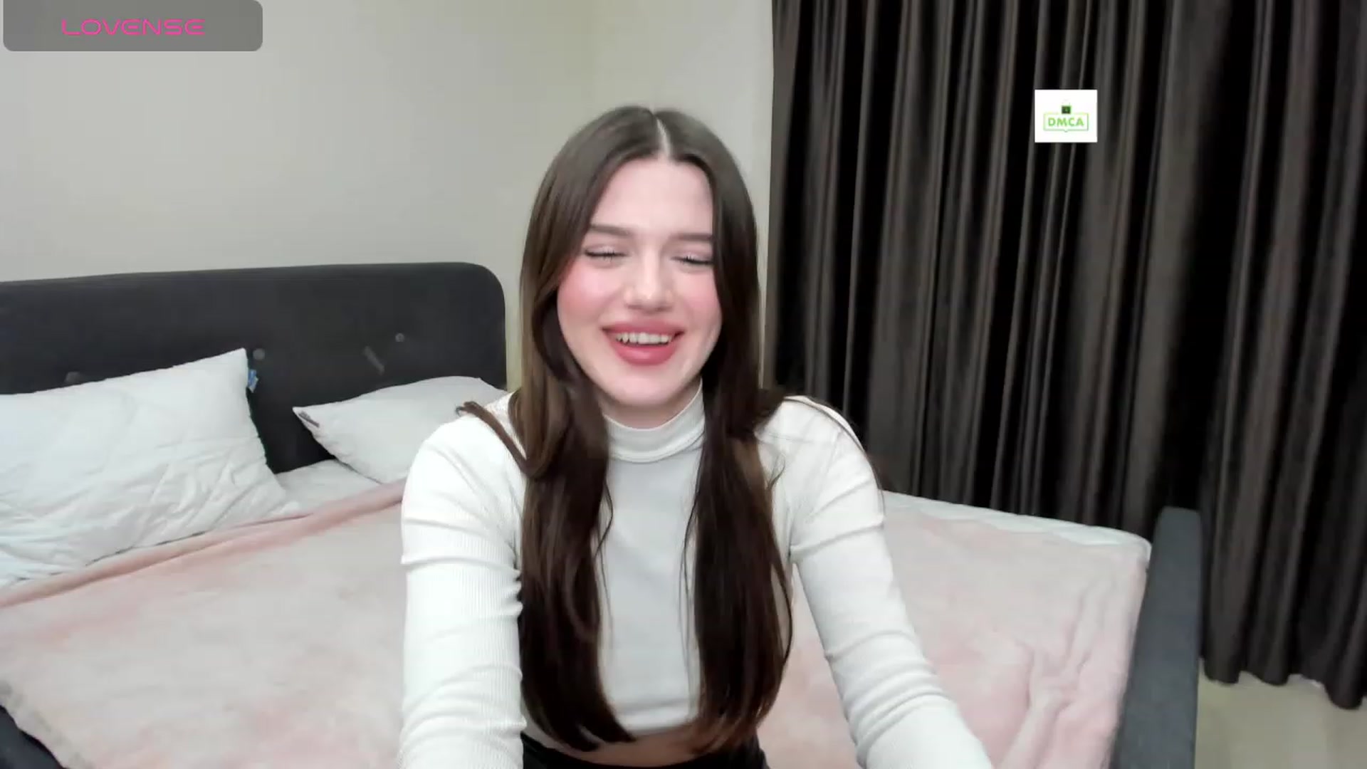 Gallery image thumbnail from LorettaMiller's myfreecams stream on, 01/22/2024, 22:40 image 7 of 20