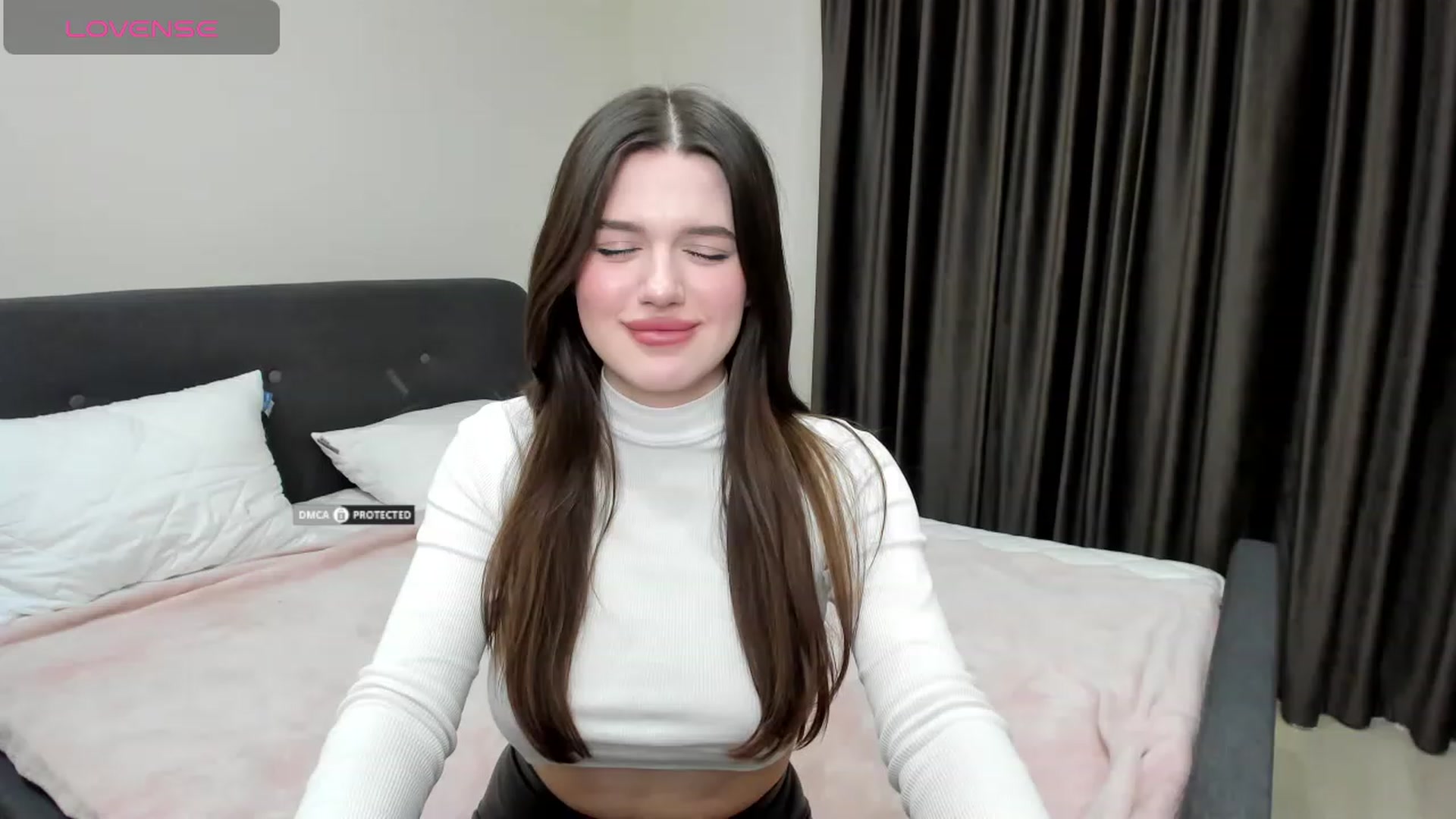 Gallery image thumbnail from LorettaMiller's myfreecams stream on, 01/22/2024, 22:40 image 6 of 20