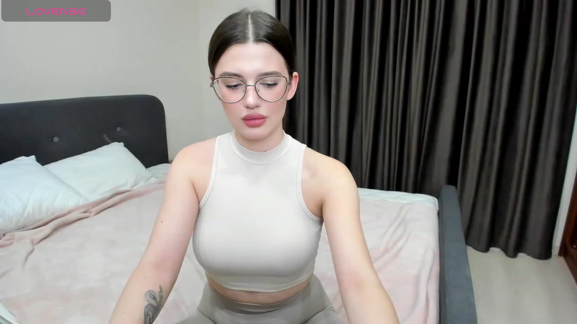 Gallery image thumbnail from LorettaMiller's myfreecams stream on, 01/28/2024, 18:51 image 17 of 20