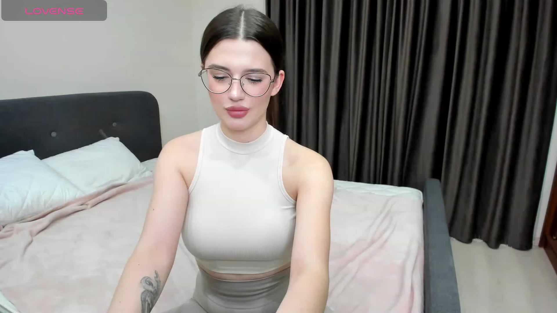 Gallery image thumbnail from LorettaMiller's myfreecams stream on, 01/28/2024, 18:51 image 4 of 20