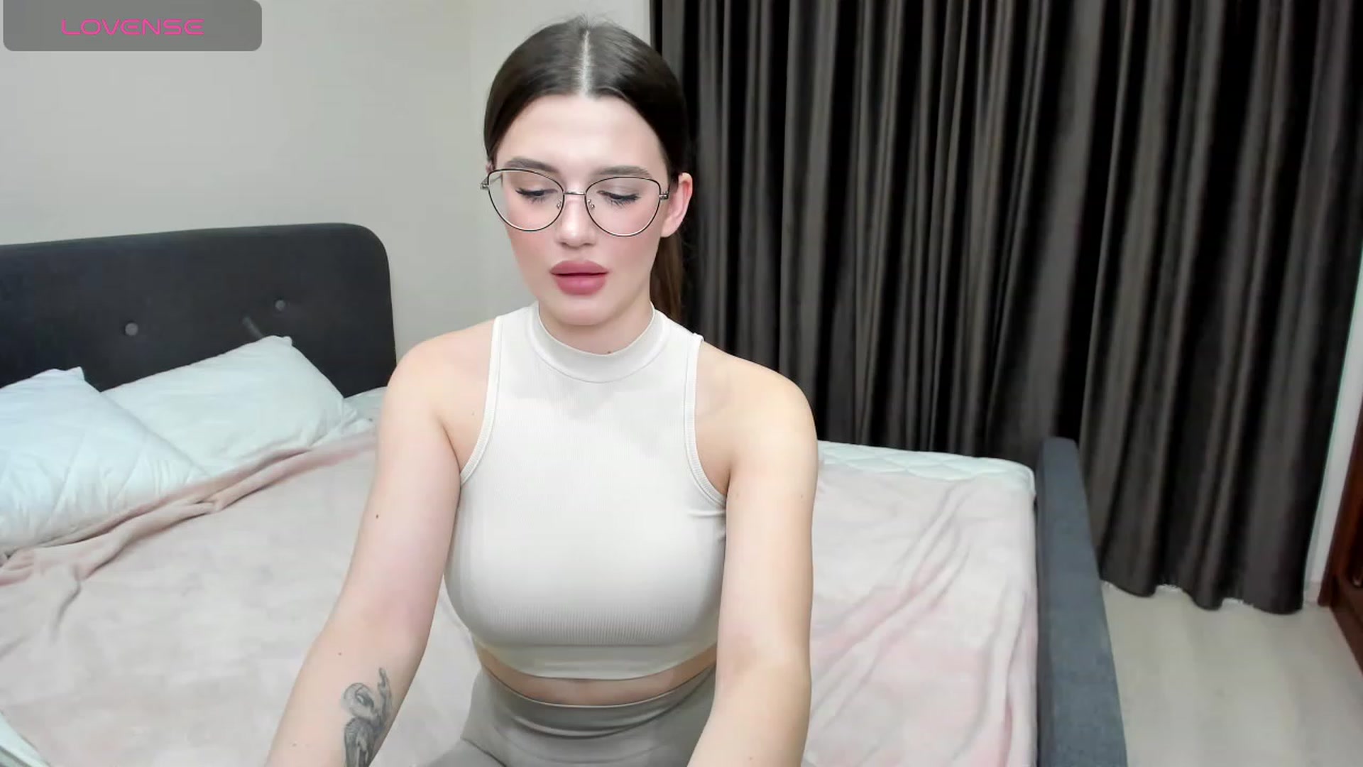 Gallery image thumbnail from LorettaMiller's myfreecams stream on, 01/28/2024, 18:51 image 9 of 20
