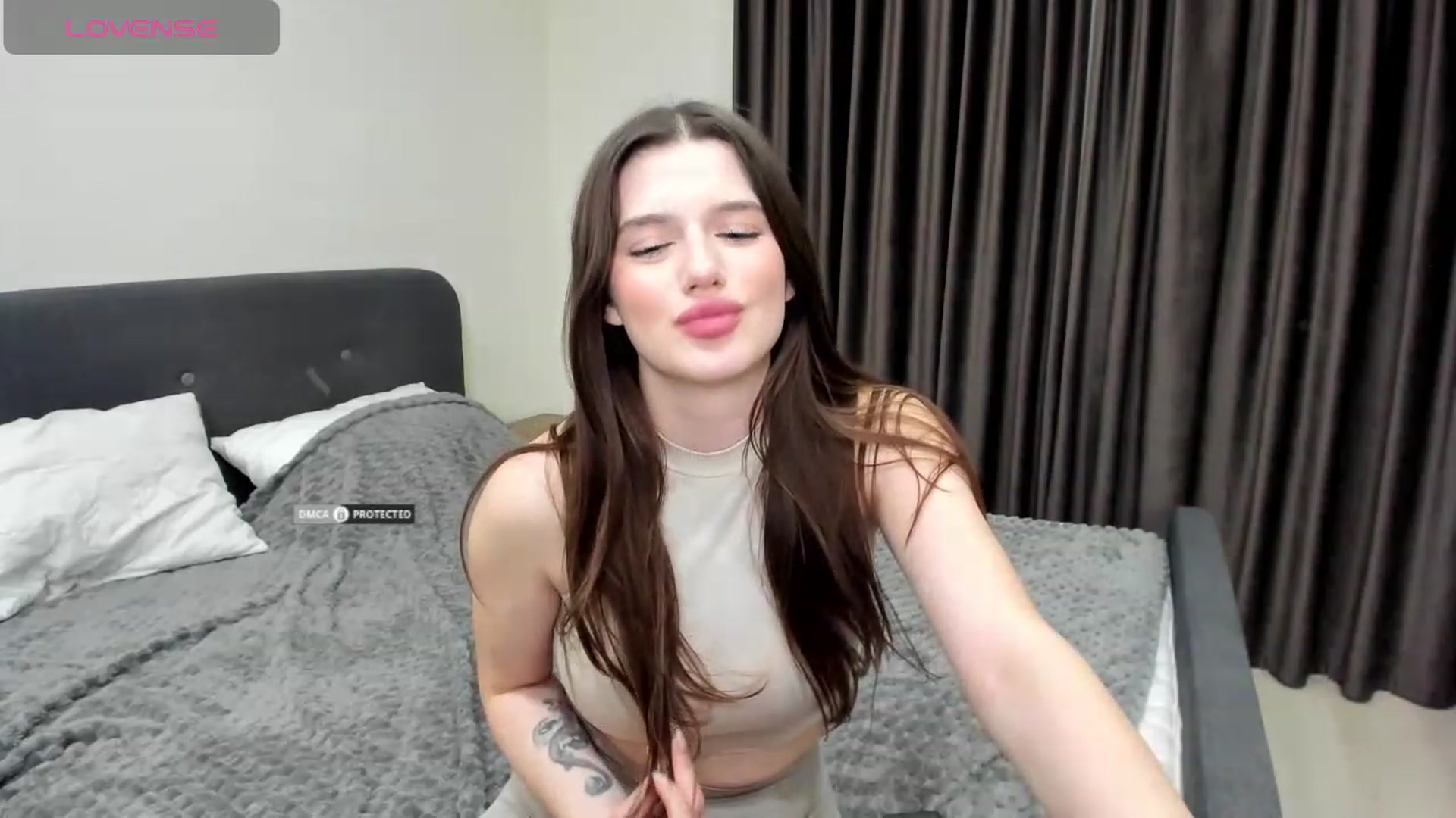 Gallery image thumbnail from LorettaMiller's myfreecams stream on, 02/06/2024, 18:46 image 16 of 20
