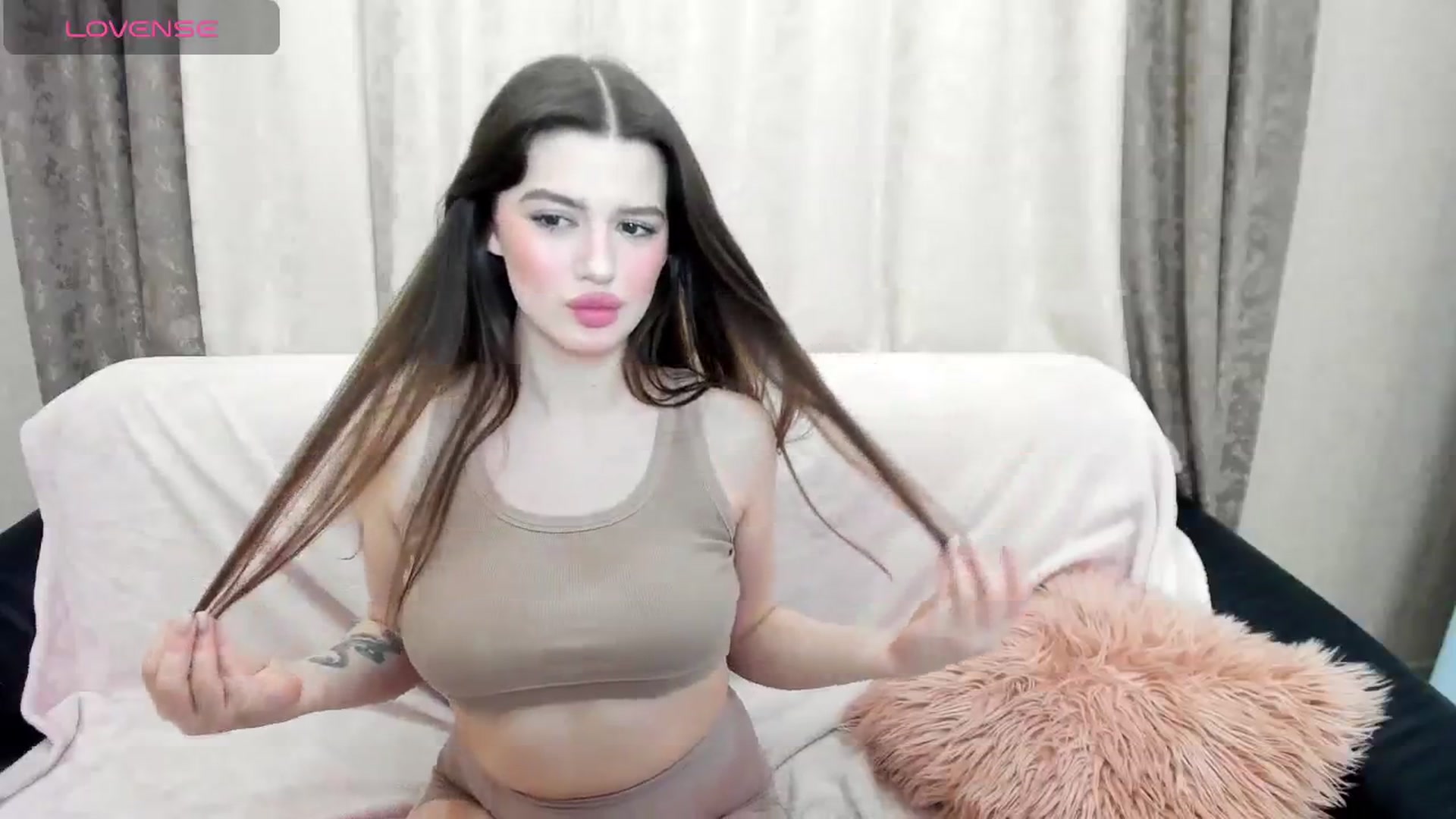 Gallery image thumbnail from LorettaMiller's myfreecams stream on, 02/11/2024, 16:21 image 3 of 20