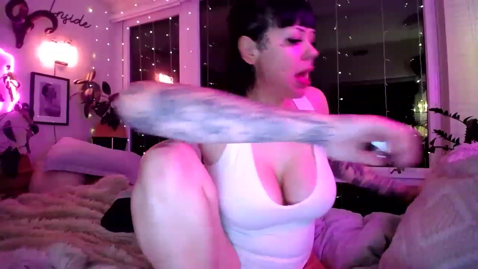 Gallery image thumbnail from LorettaRose's myfreecams stream on, 11/15/2022, 06:21 image 13 of 20