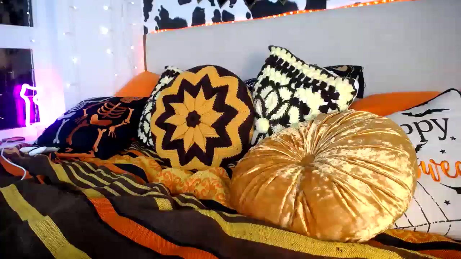 Gallery image thumbnail from LorettaRose's myfreecams stream on, 10/20/2023, 08:05 image 3 of 20