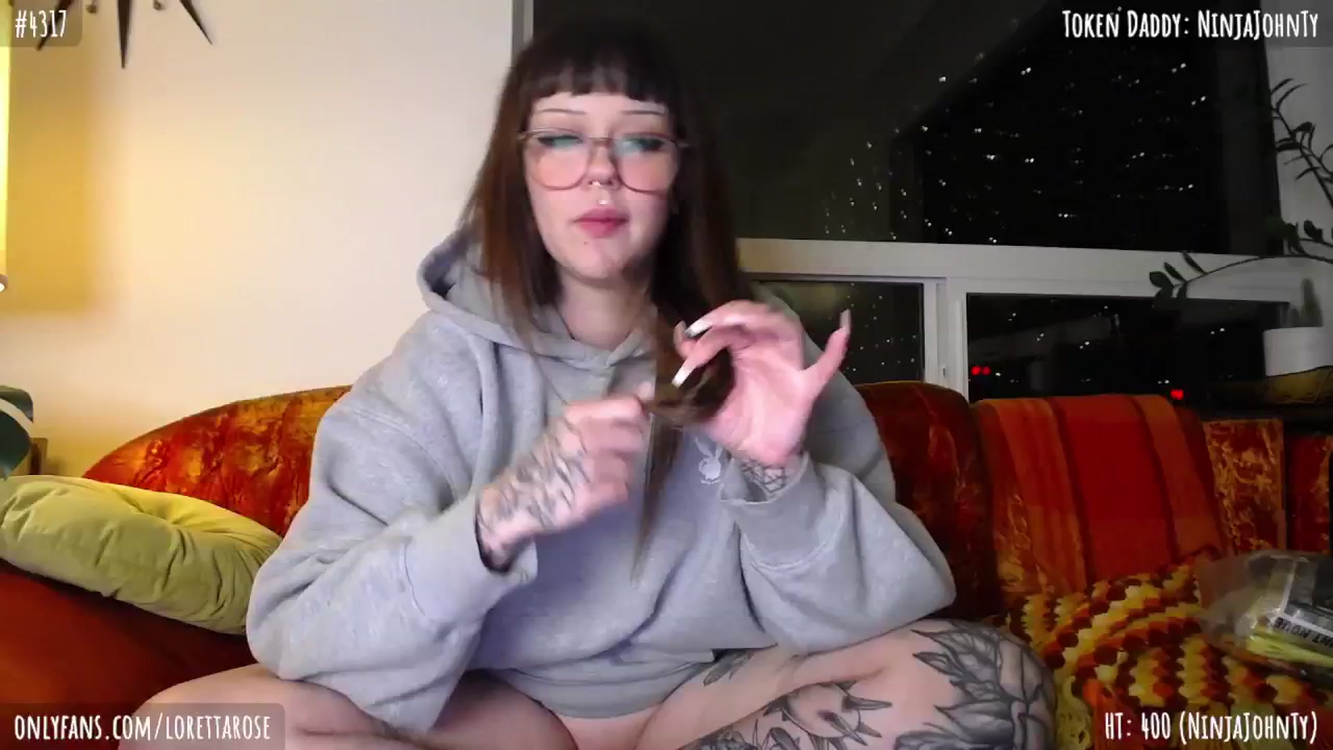 Gallery image thumbnail from LorettaRose's myfreecams stream on, 03/08/2024, 08:03 image 11 of 20