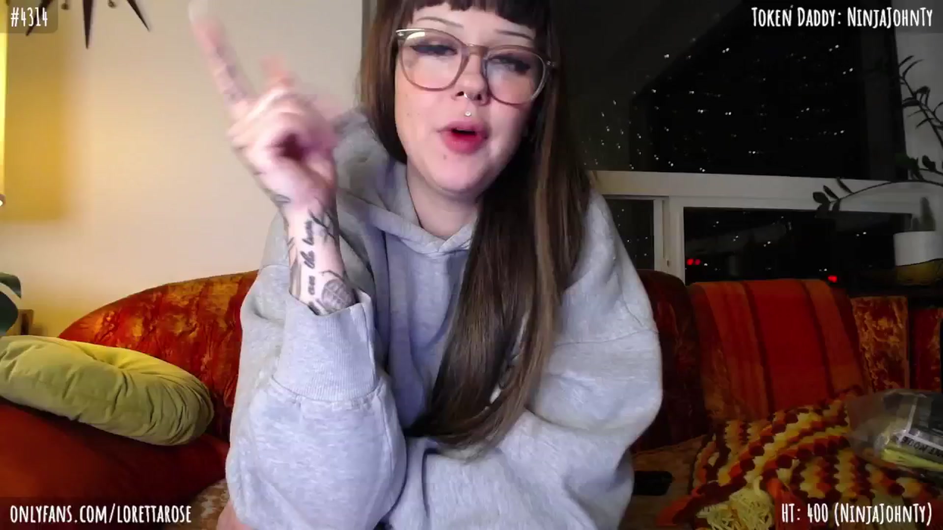 Gallery image thumbnail from LorettaRose's myfreecams stream on, 03/08/2024, 08:03 image 15 of 20