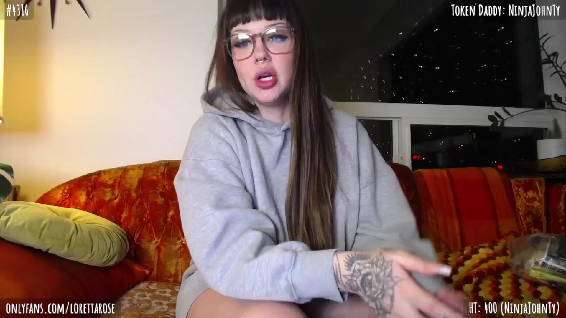 Gallery image thumbnail from LorettaRose's myfreecams stream on, 03/08/2024, 08:03 image 8 of 20