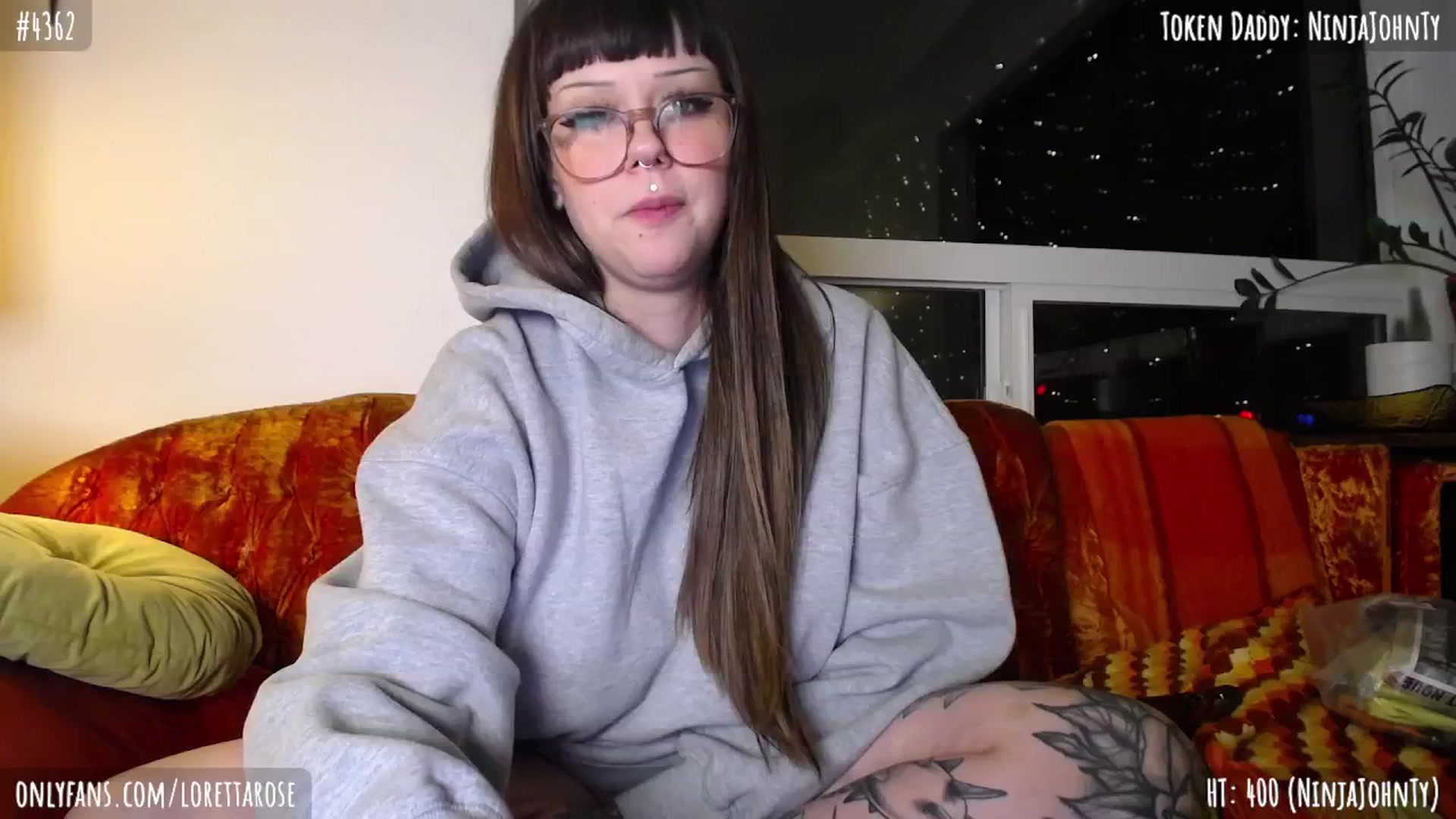 Gallery image thumbnail from LorettaRose's myfreecams stream on, 03/08/2024, 08:03 image 1 of 20