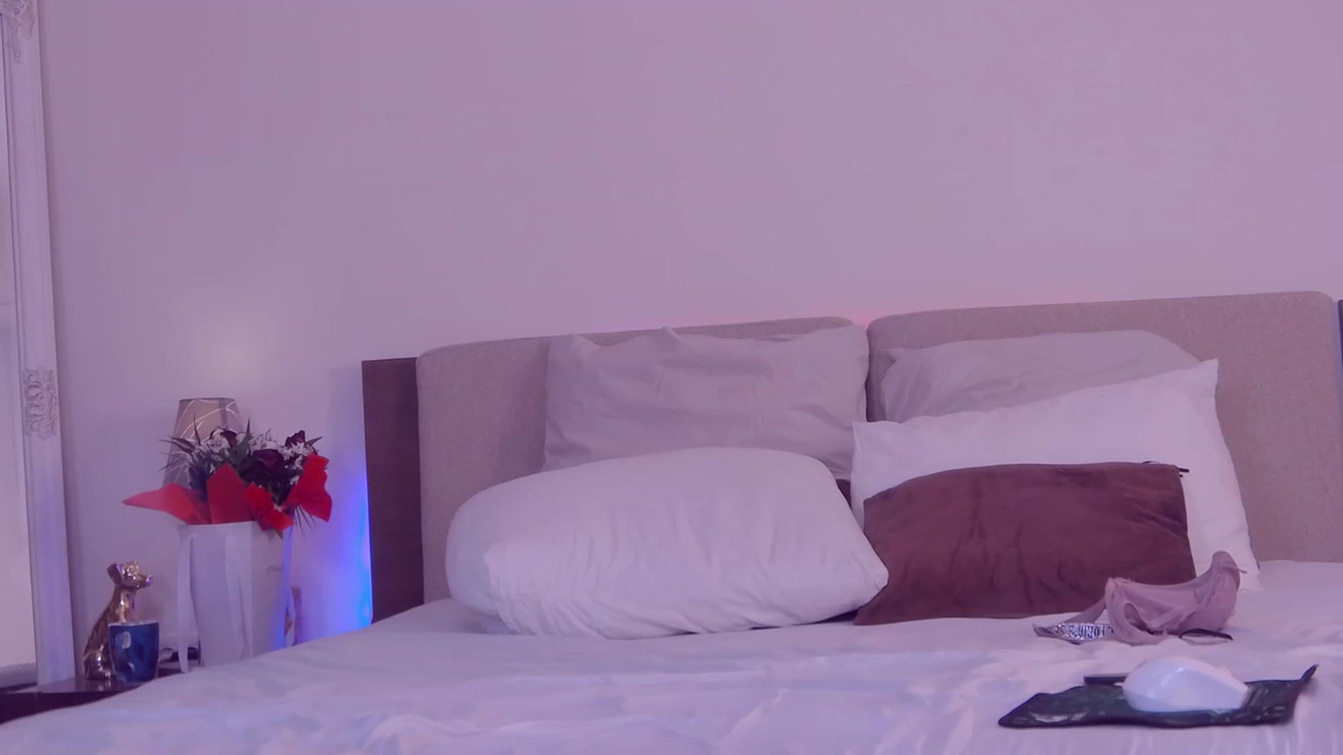 Gallery image thumbnail from Lorettelorena's myfreecams stream on, 03/17/2023, 12:00 image 13 of 20