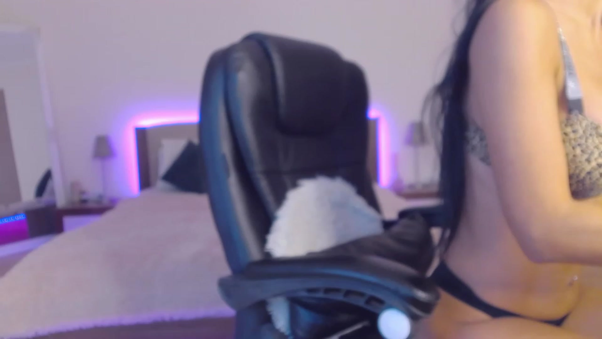 Gallery image thumbnail from Lorettelorena's myfreecams stream on, 12/13/2023, 07:38 image 19 of 20