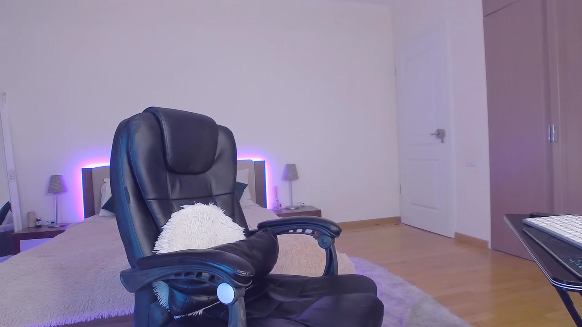 Gallery image thumbnail from Lorettelorena's myfreecams stream on, 12/13/2023, 07:38 image 11 of 20
