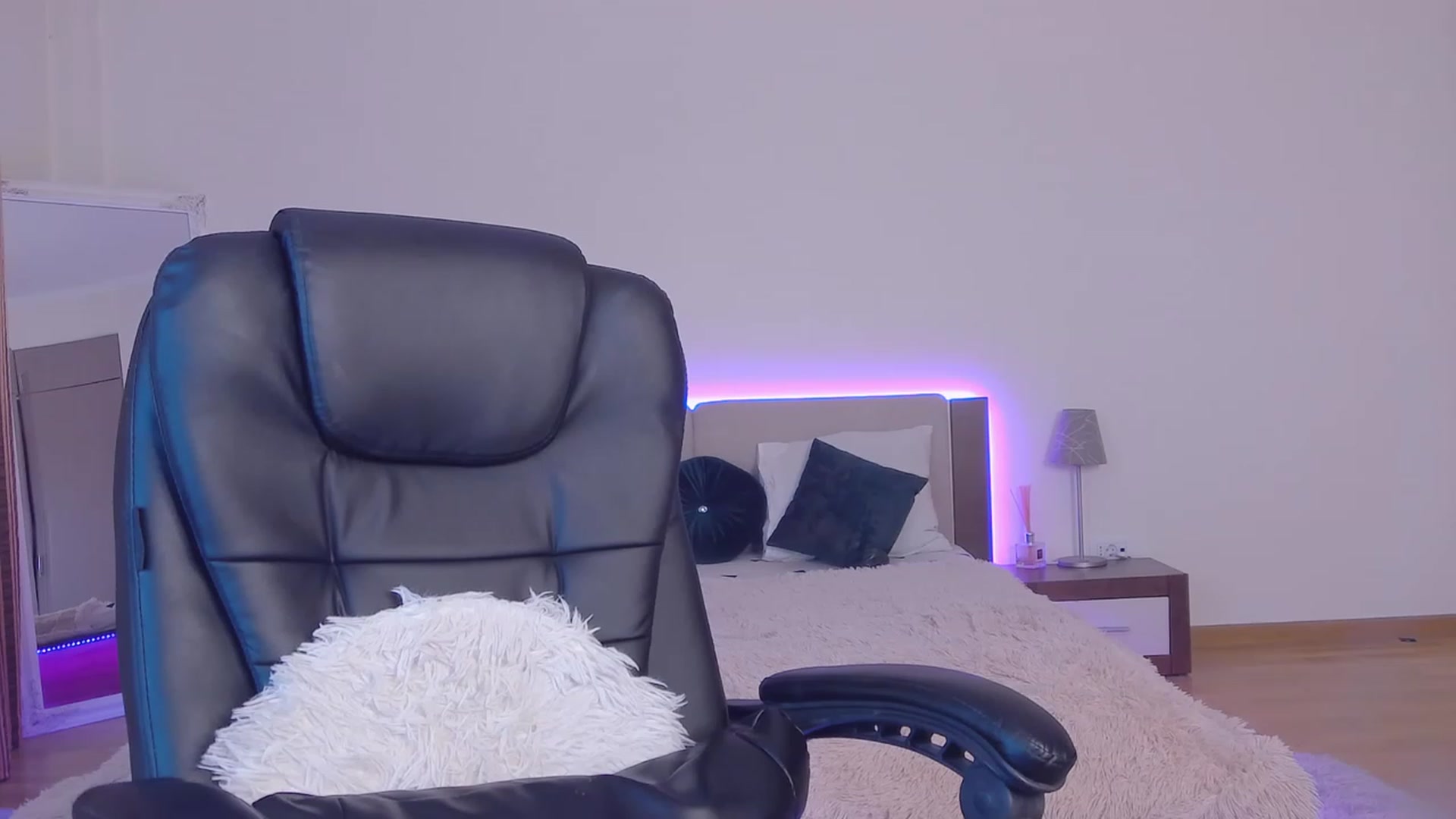 Gallery image thumbnail from Lorettelorena's myfreecams stream on, 12/13/2023, 13:04 image 9 of 20