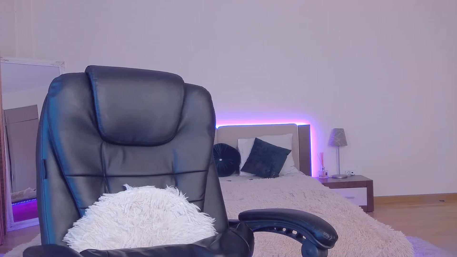 Gallery image thumbnail from Lorettelorena's myfreecams stream on, 12/13/2023, 13:04 image 8 of 20
