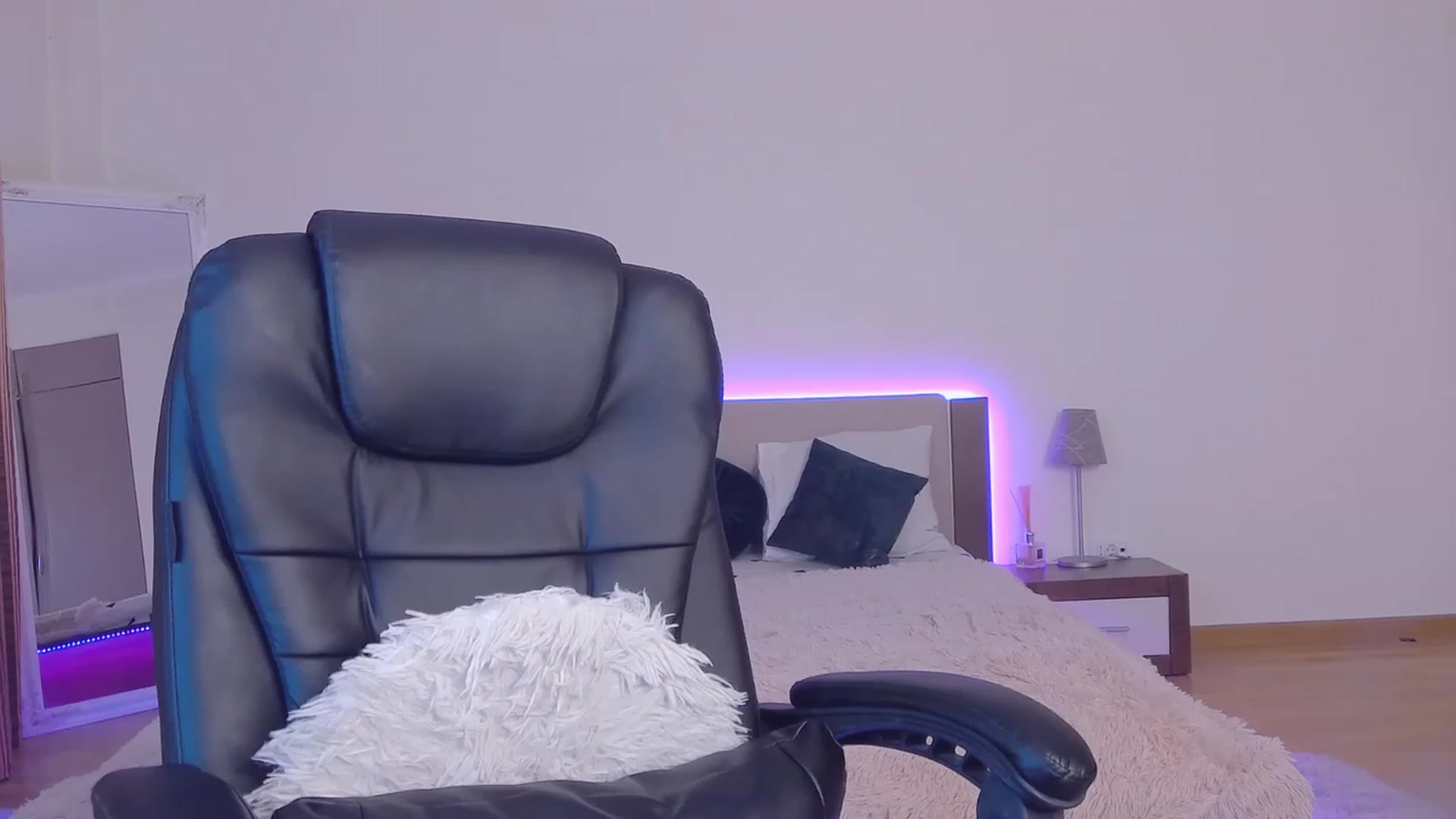 Gallery image thumbnail from Lorettelorena's myfreecams stream on, 12/13/2023, 13:04 image 13 of 20