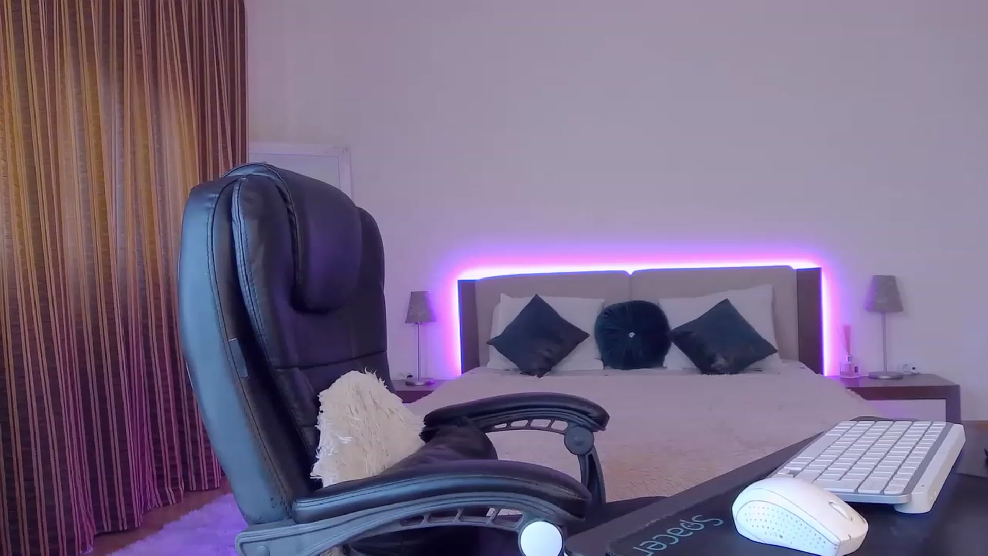 Gallery image thumbnail from Lorettelorena's myfreecams stream on, 12/14/2023, 07:26 image 18 of 20