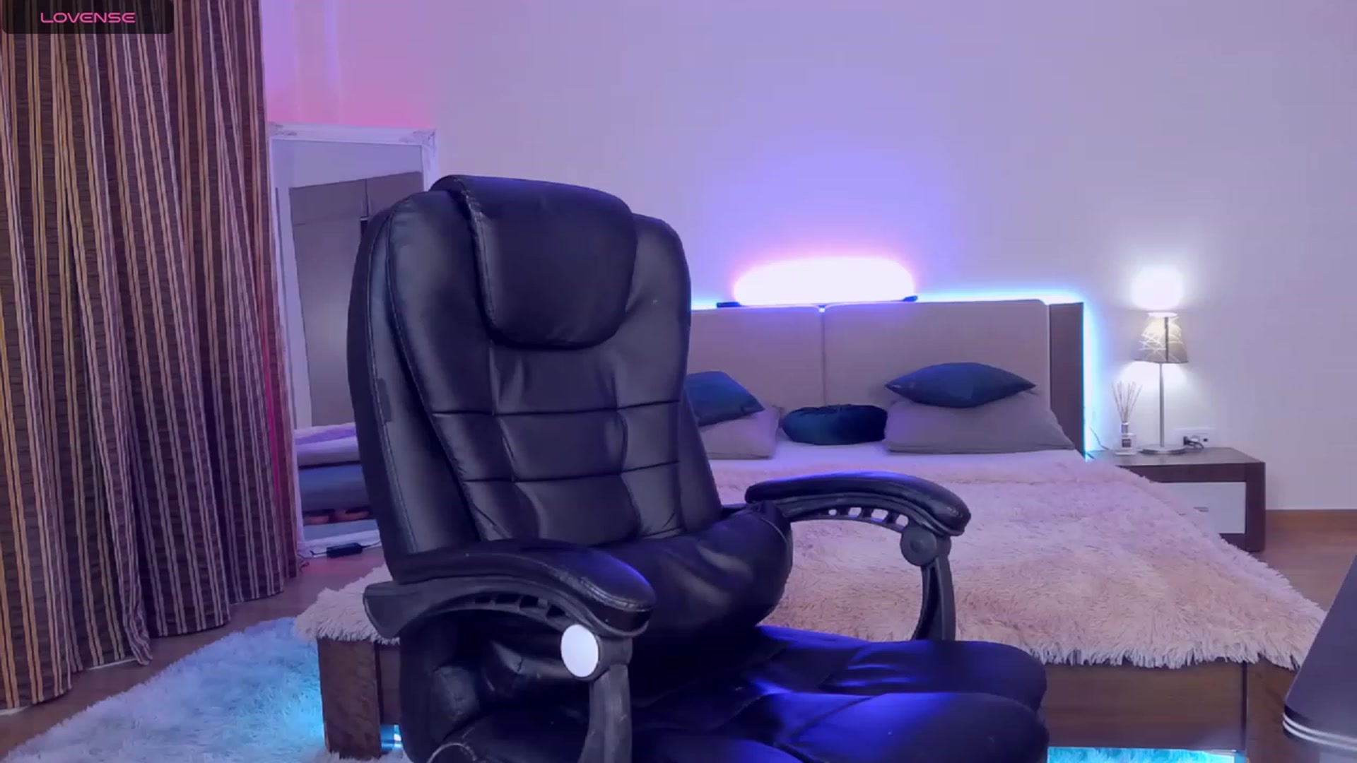 Gallery image thumbnail from Lorettelorena's myfreecams stream on, 12/25/2023, 18:07 image 1 of 20