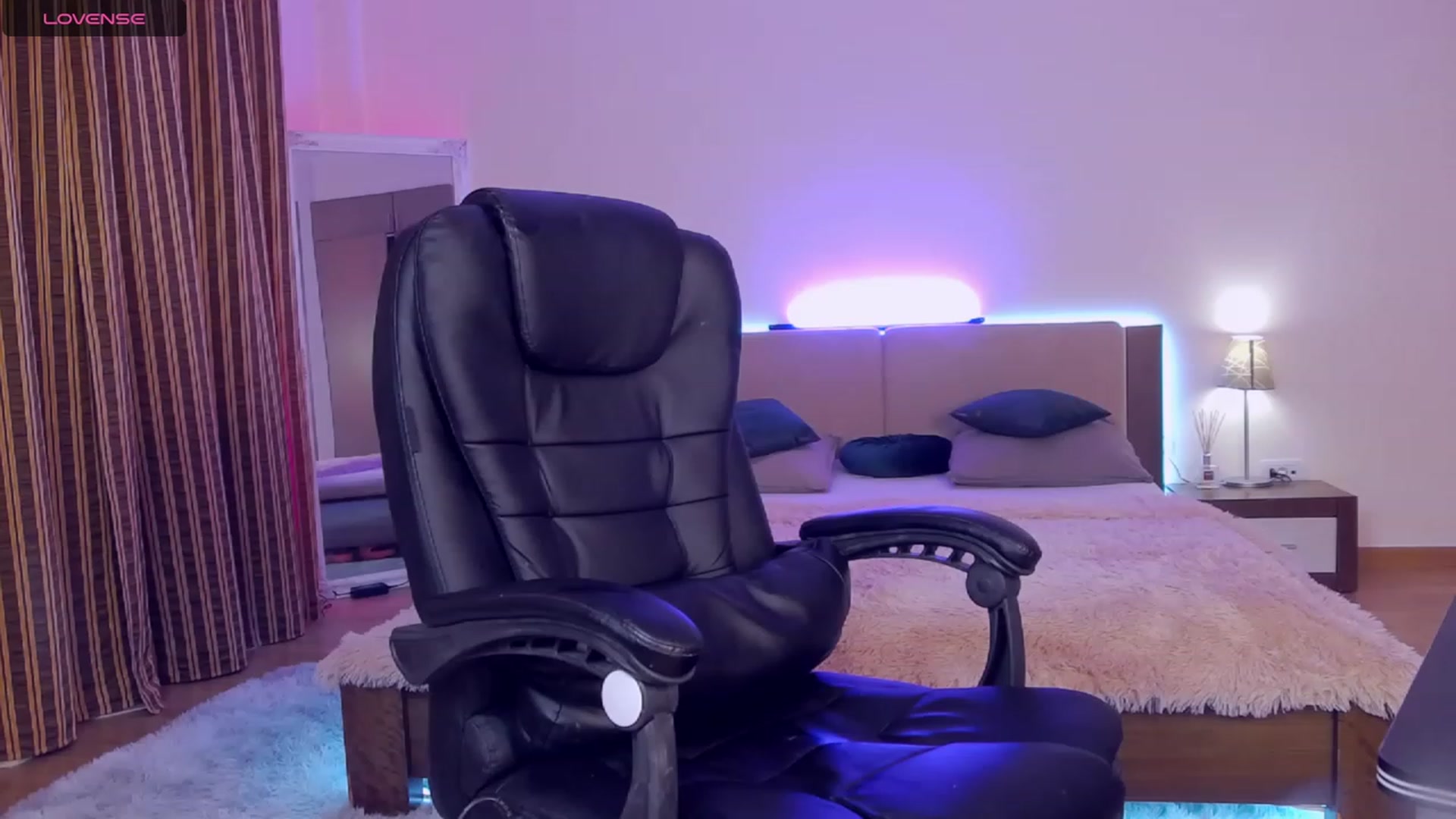 Gallery image thumbnail from Lorettelorena's myfreecams stream on, 12/25/2023, 18:07 image 2 of 20