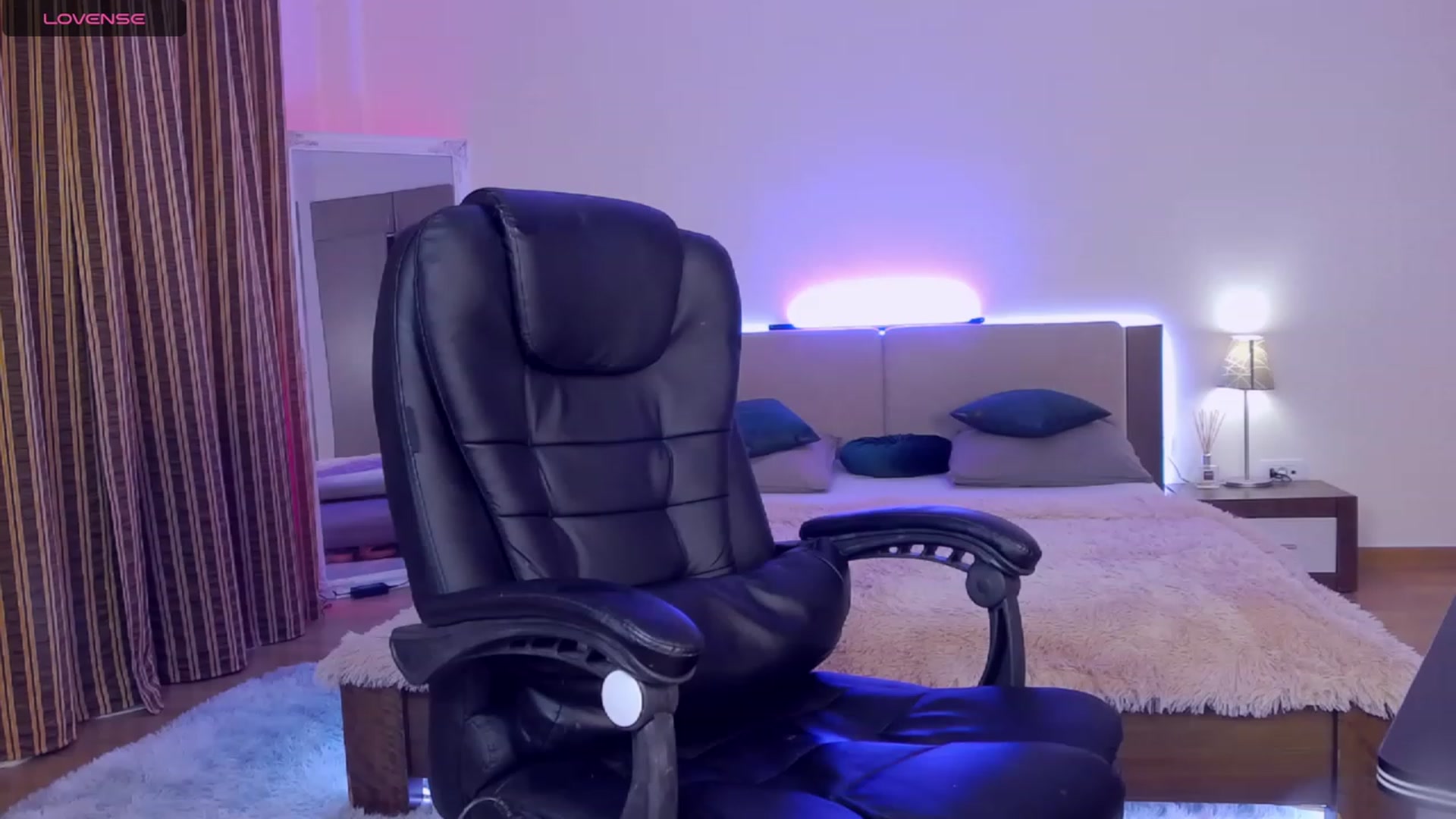 Gallery image thumbnail from Lorettelorena's myfreecams stream on, 12/25/2023, 18:07 image 3 of 20