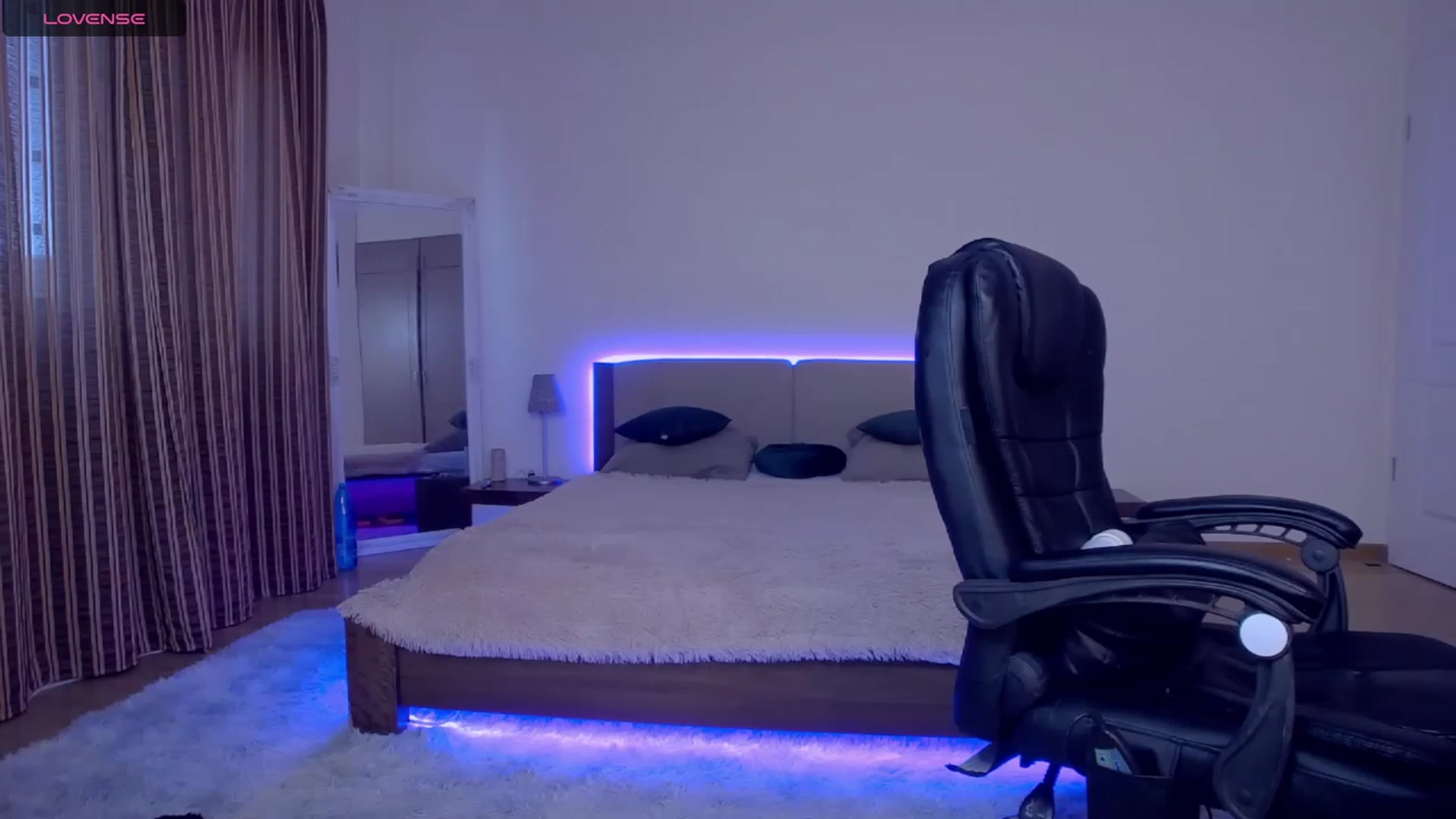 Gallery image thumbnail from Lorettelorena's myfreecams stream on, 12/27/2023, 10:43 image 8 of 20