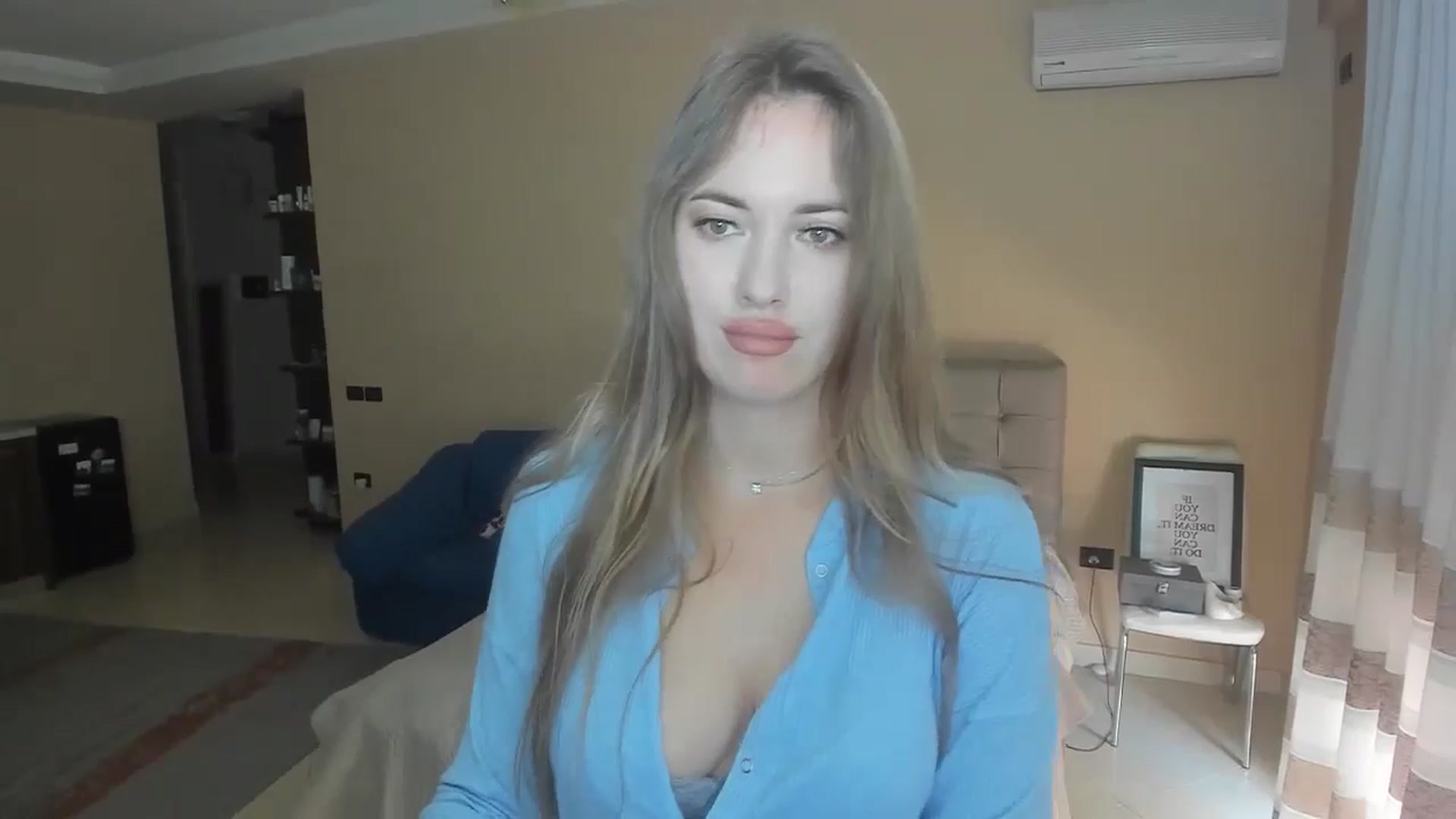 Gallery image thumbnail from Lori_Versary's myfreecams stream on, 04/25/2024, 13:02 image 8 of 20