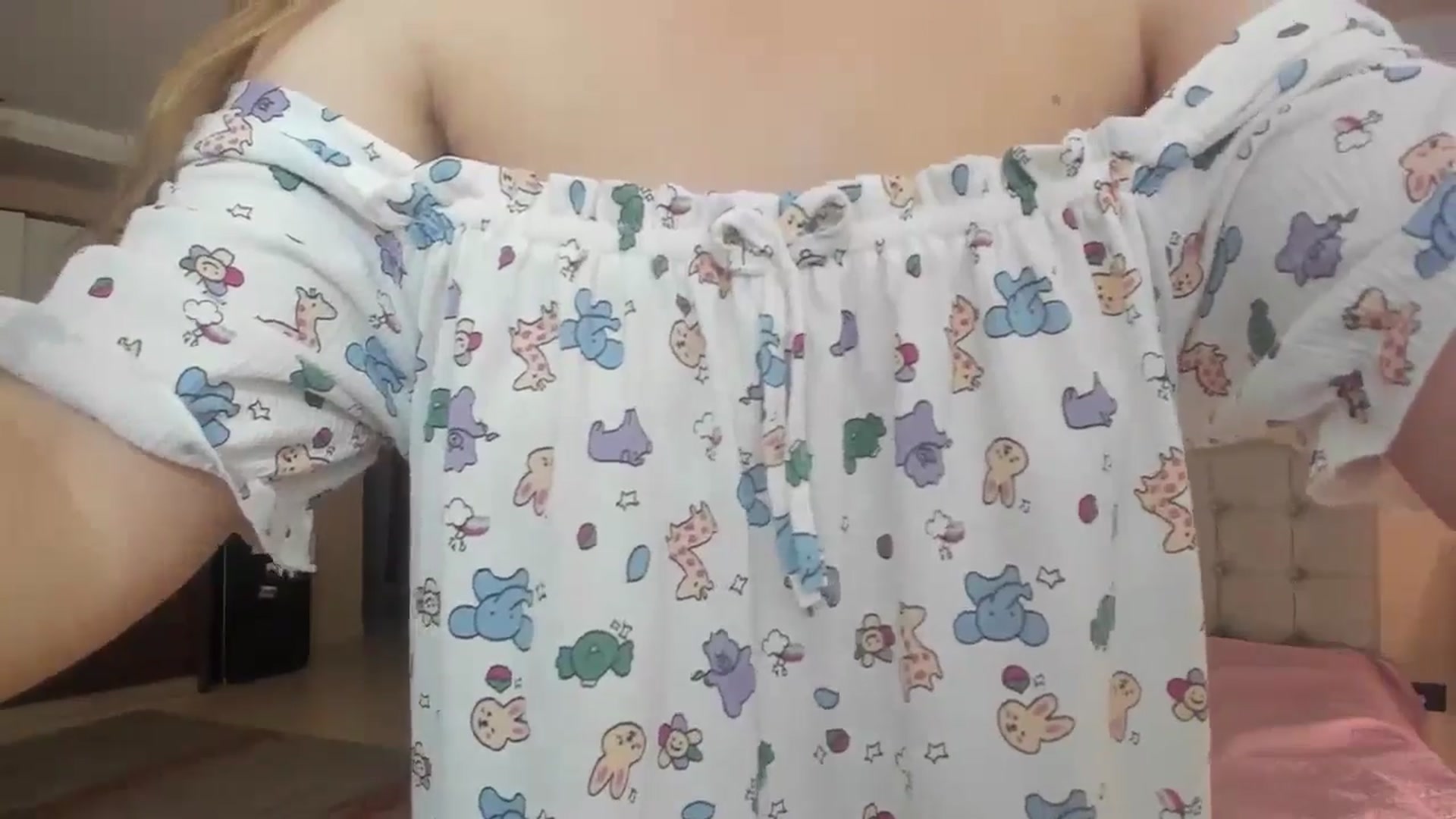 Gallery image thumbnail from Lori_Versary's myfreecams stream on, 04/28/2024, 12:56 image 5 of 20