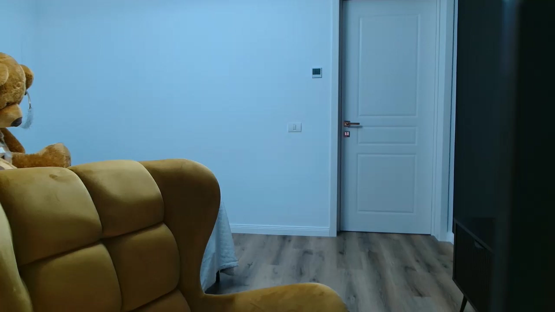 Gallery image thumbnail from LoryBday's myfreecams stream on, 05/05/2025, 24:59 image 4 of 20