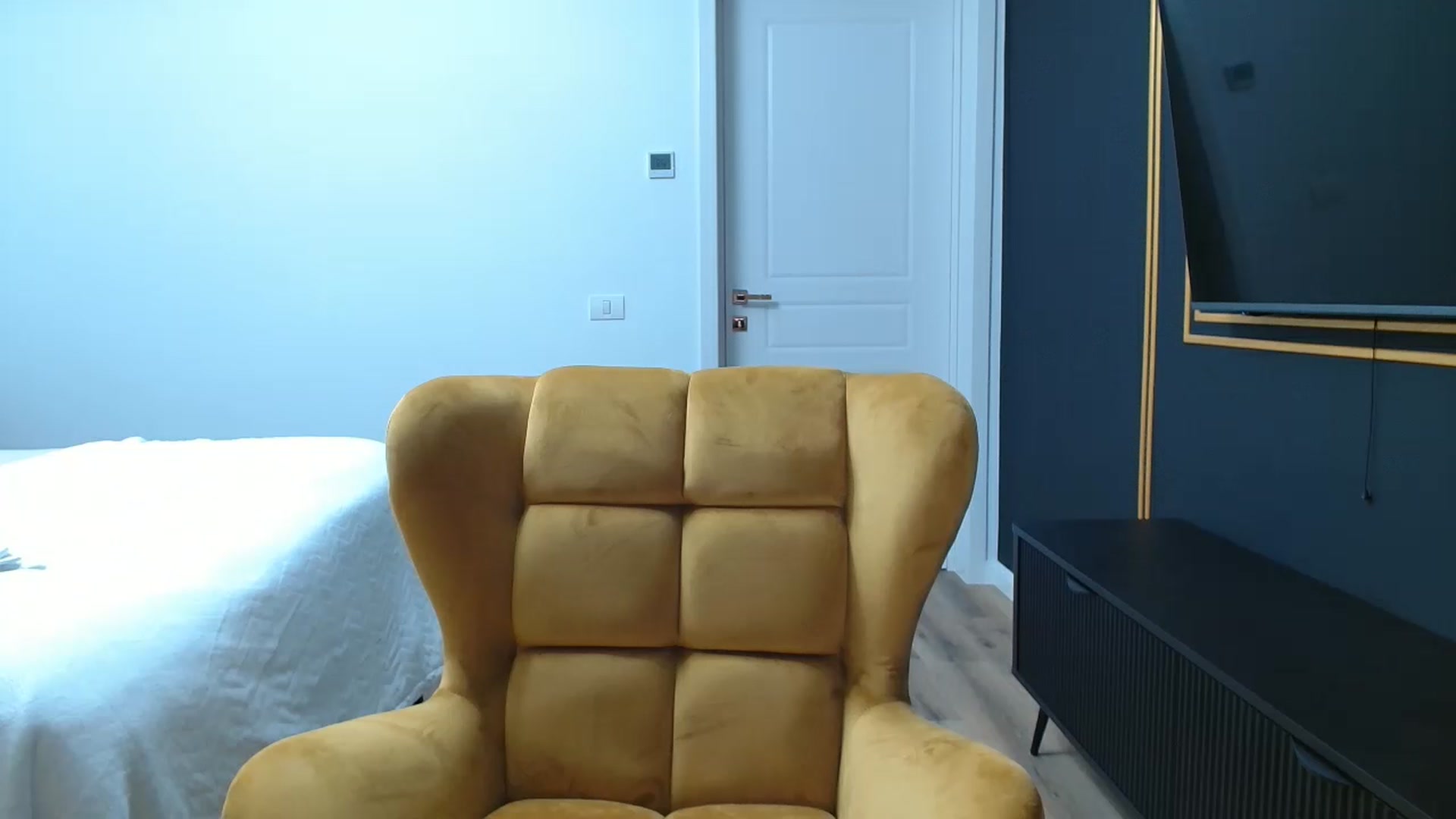 Gallery image thumbnail from LoryBday's myfreecams stream on, 05/07/2025, 24:28 image 15 of 20