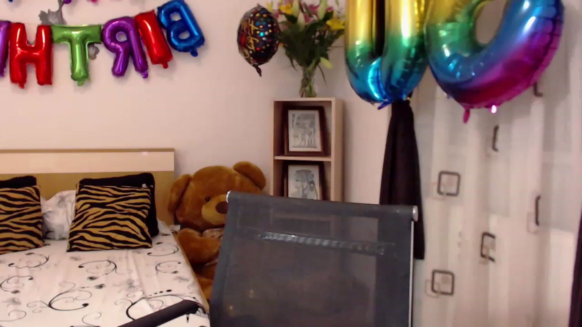 Gallery image thumbnail from LoryBell's myfreecams stream on, 05/13/2023, 24:06 image 9 of 20