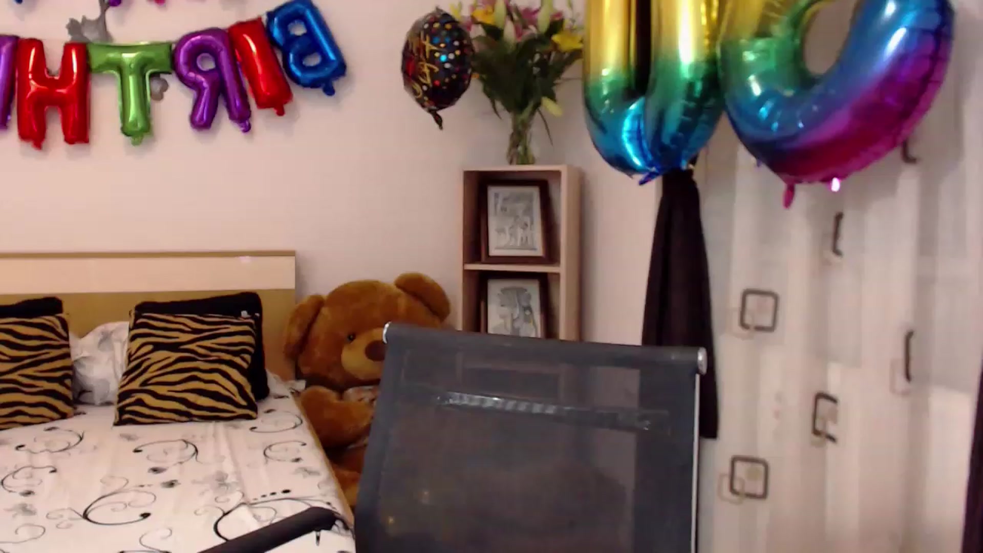 Gallery image thumbnail from LoryBell's myfreecams stream on, 05/13/2023, 24:06 image 11 of 20