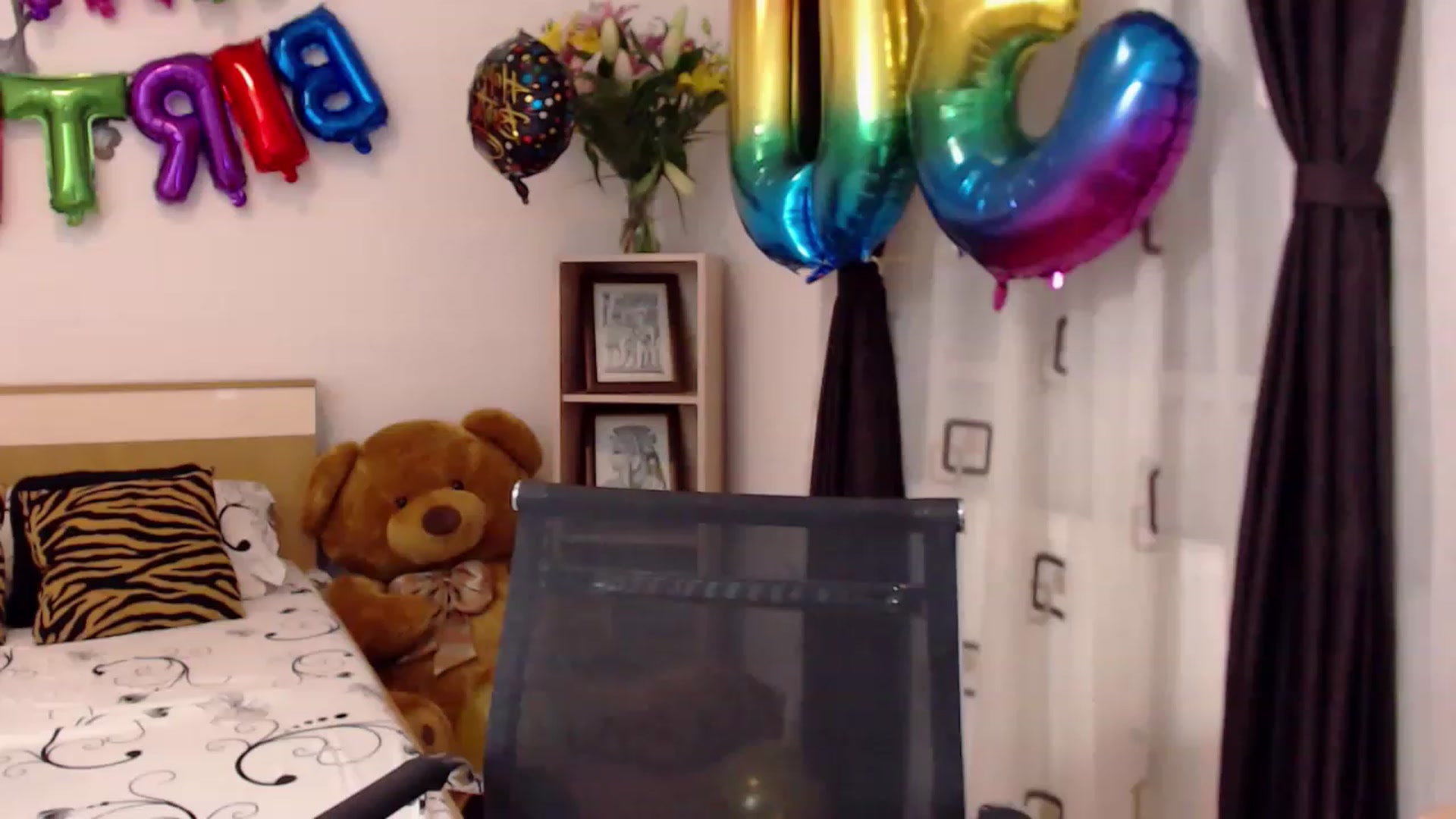 Gallery image thumbnail from LoryBell's myfreecams stream on, 05/13/2023, 23:47 image 6 of 20