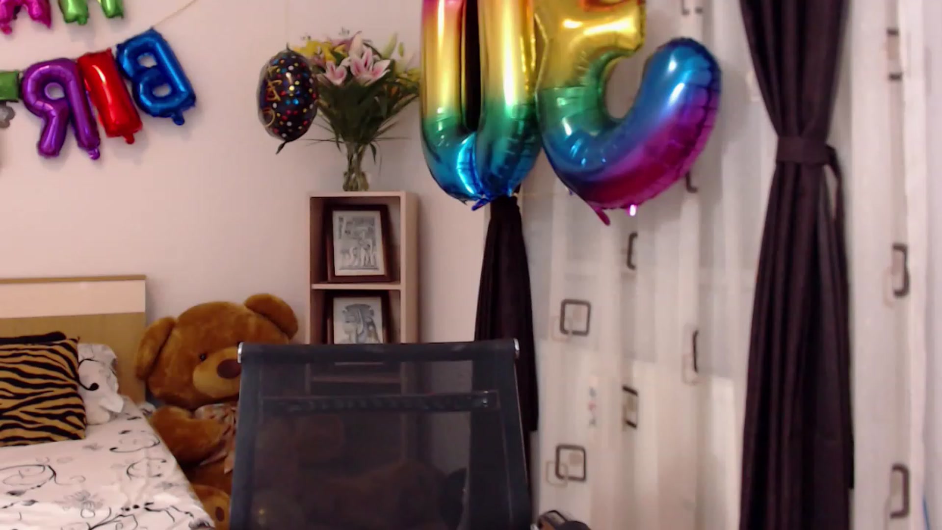 Gallery image thumbnail from LoryBell's myfreecams stream on, 05/15/2023, 24:16 image 18 of 20