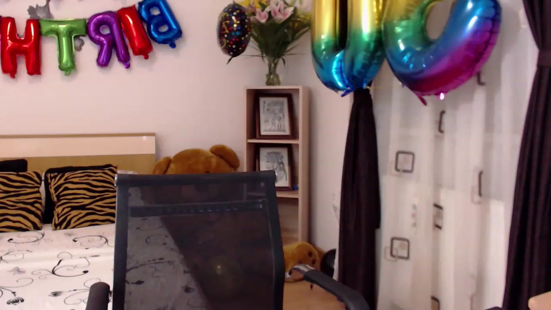 Gallery image thumbnail from LoryBell's myfreecams stream on, 05/15/2023, 24:16 image 2 of 20