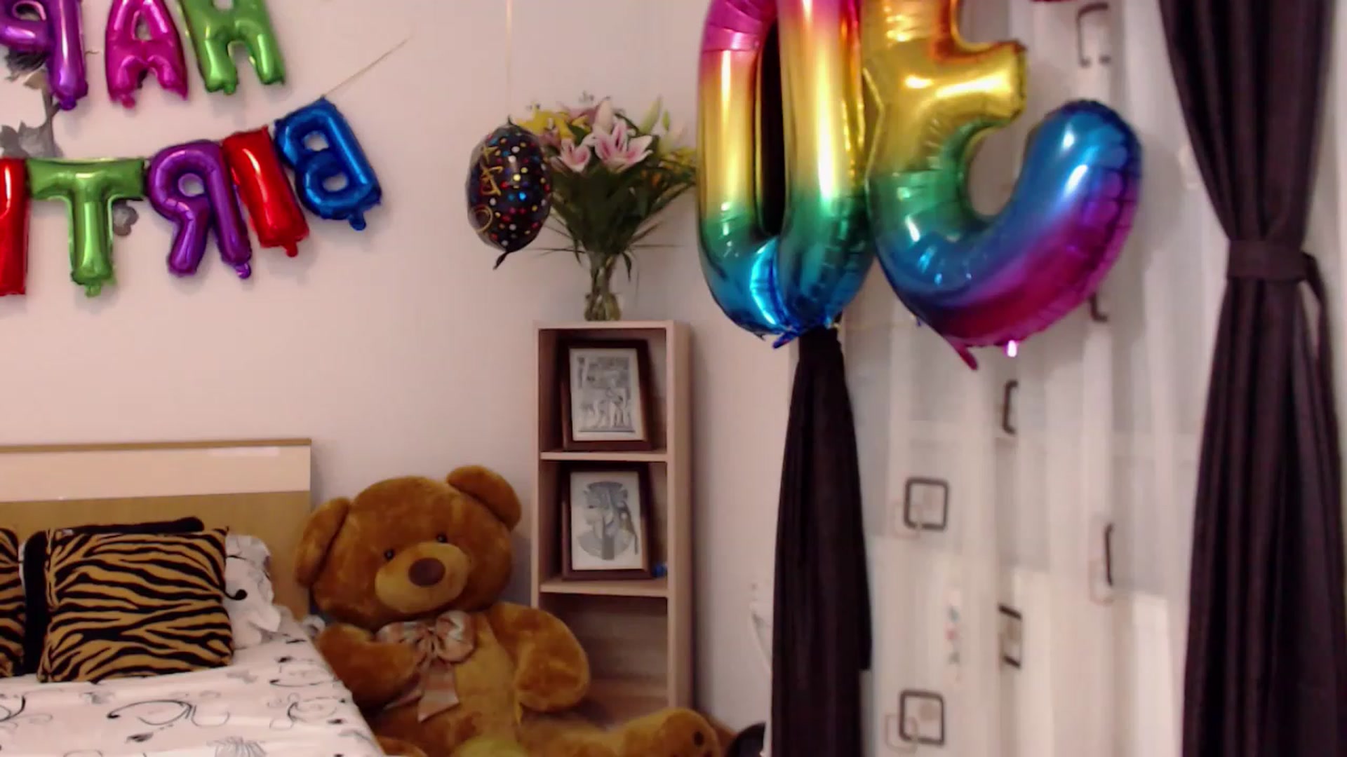 Gallery image thumbnail from LoryBell's myfreecams stream on, 05/15/2023, 02:09 image 8 of 20