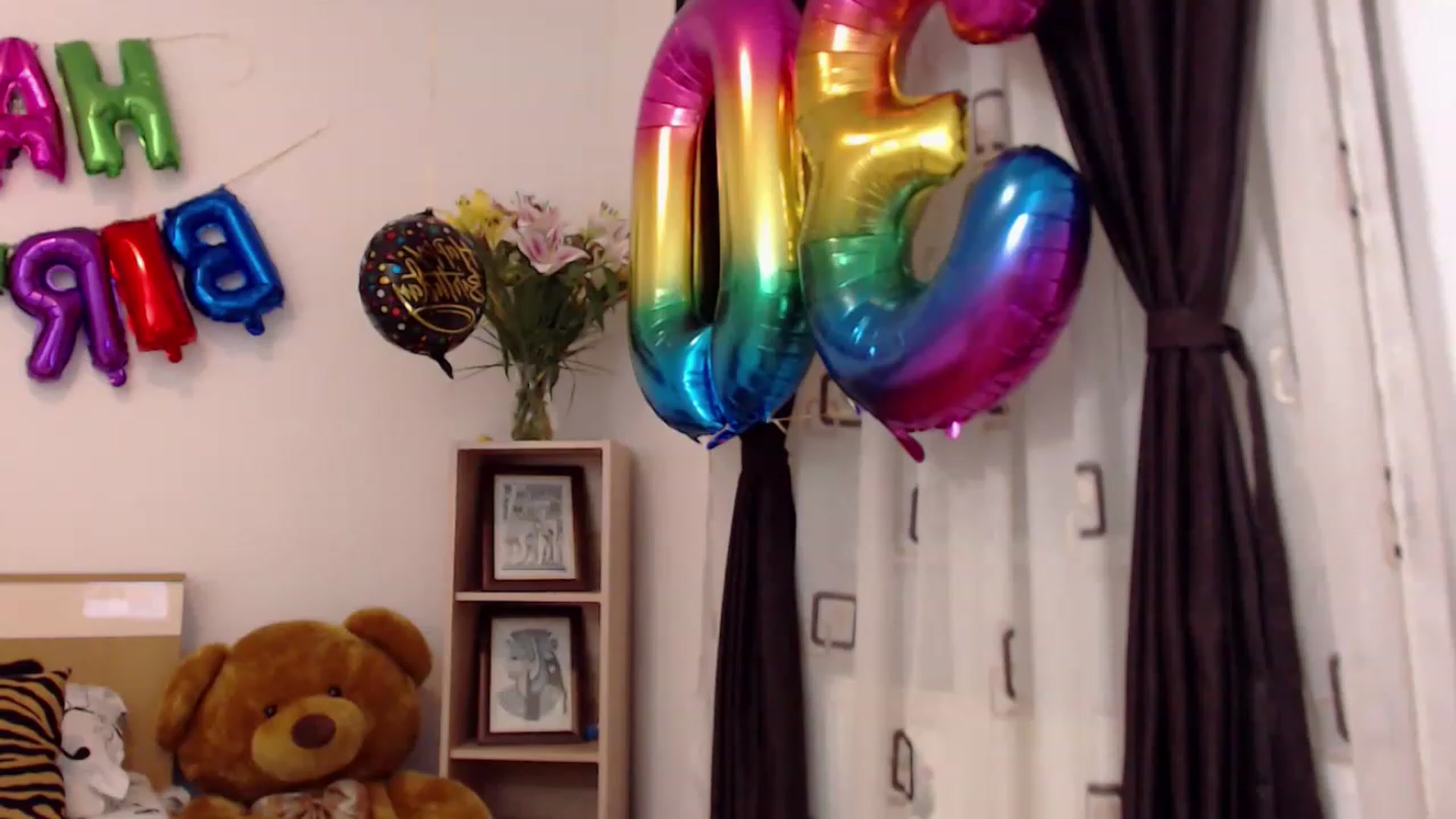 Gallery image thumbnail from LoryBell's myfreecams stream on, 05/17/2023, 24:51 image 11 of 20