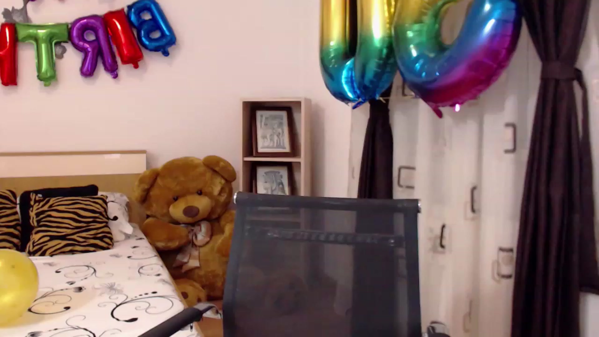 Gallery image thumbnail from LoryBell's myfreecams stream on, 05/18/2023, 23:07 image 4 of 20