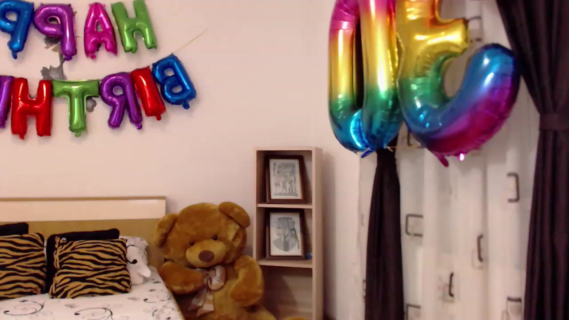 Gallery image thumbnail from LoryBell's myfreecams stream on, 05/19/2023, 24:02 image 6 of 20