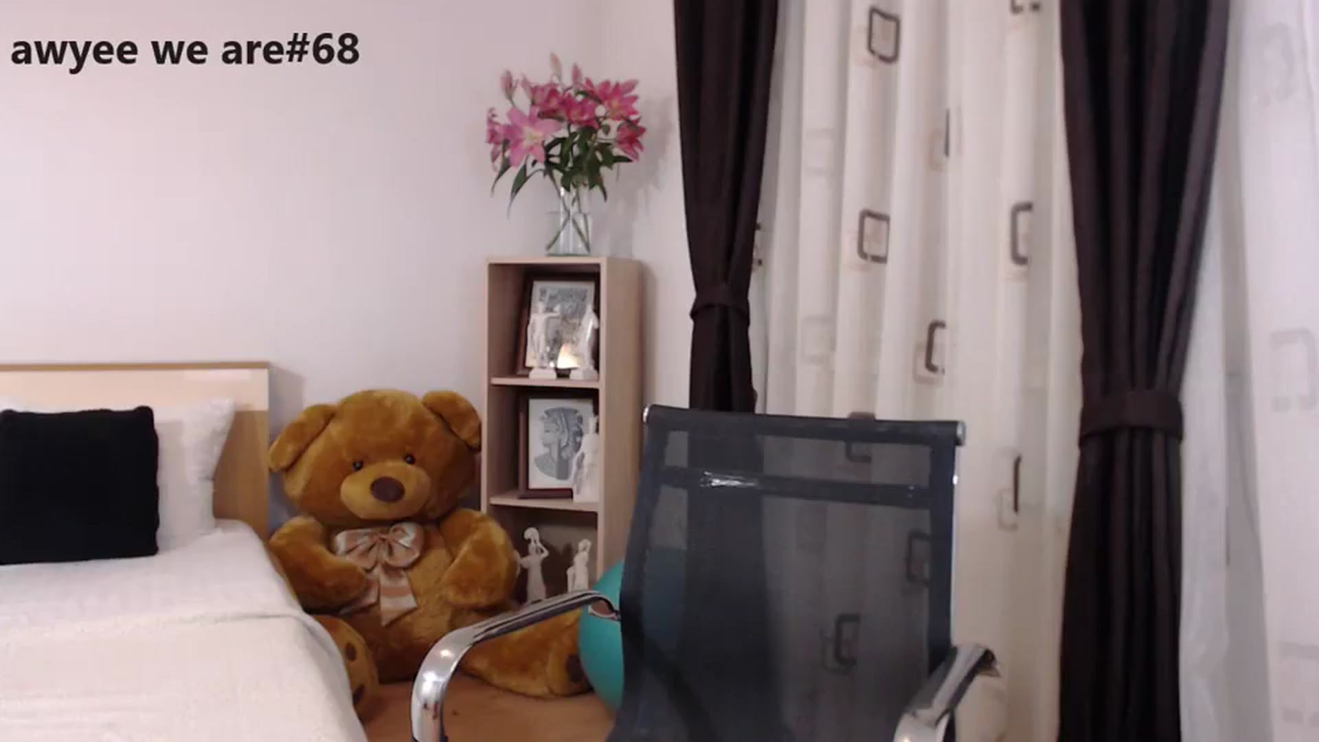 Gallery image thumbnail from LoryBell's myfreecams stream on, 04/19/2024, 23:35 image 9 of 20