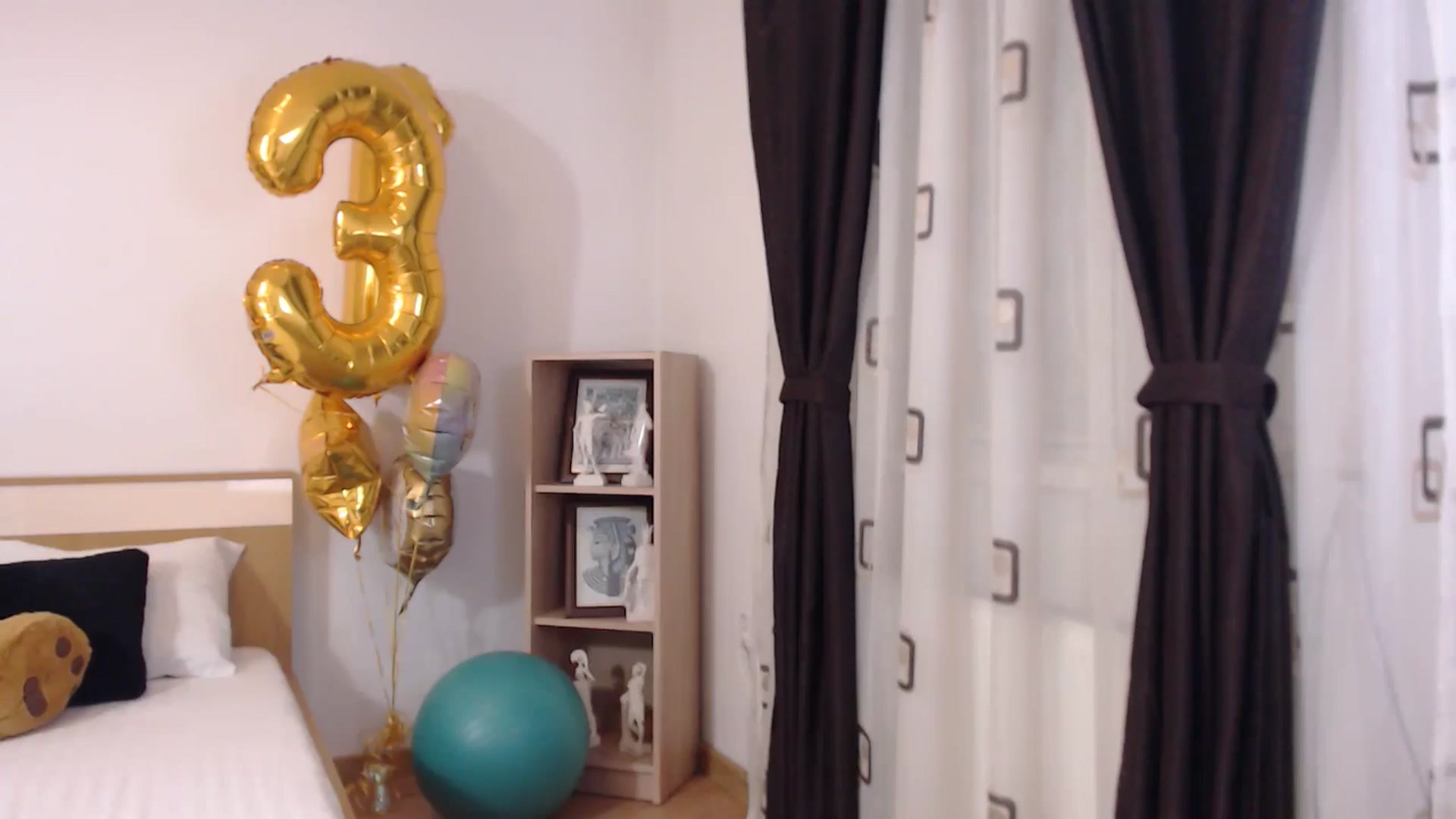 Gallery image thumbnail from LoryBell's myfreecams stream on, 05/23/2024, 24:04 image 11 of 20
