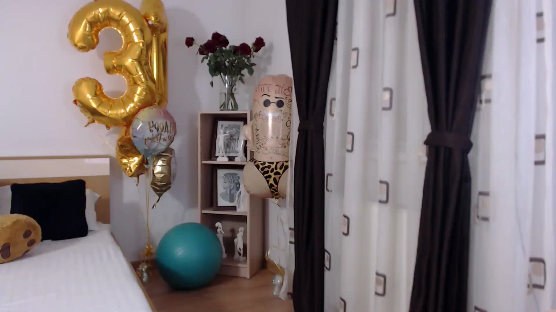 Gallery image thumbnail from LoryBell's myfreecams stream on, 05/31/2024, 24:02 image 11 of 20