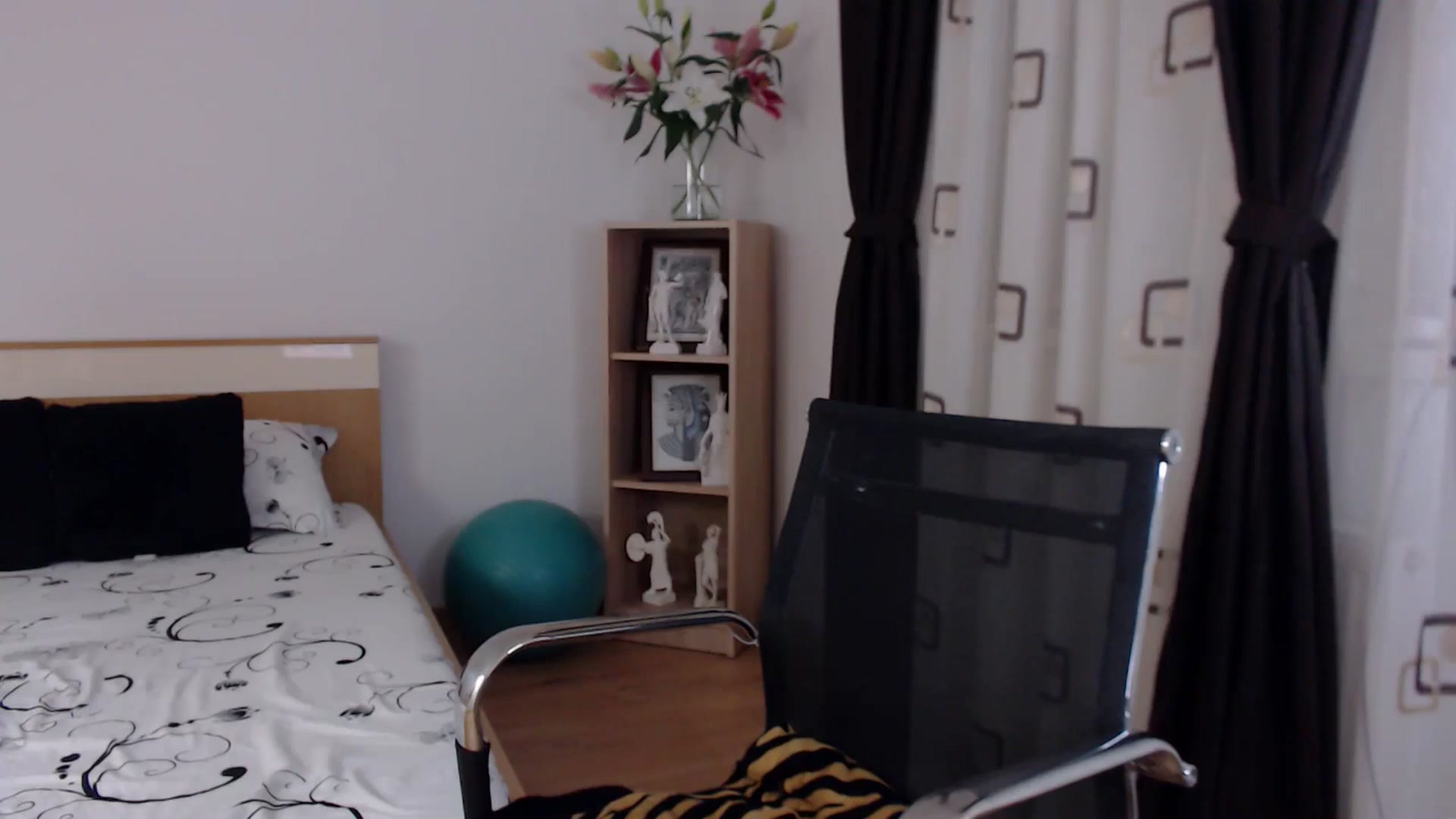 Gallery image thumbnail from LoryBell's myfreecams stream on, 06/06/2024, 24:22 image 6 of 20