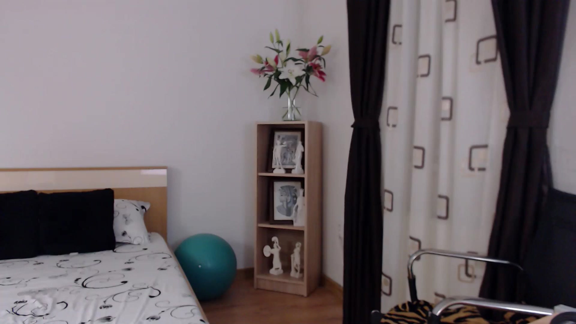 Gallery image thumbnail from LoryBell's myfreecams stream on, 06/06/2024, 24:22 image 1 of 20
