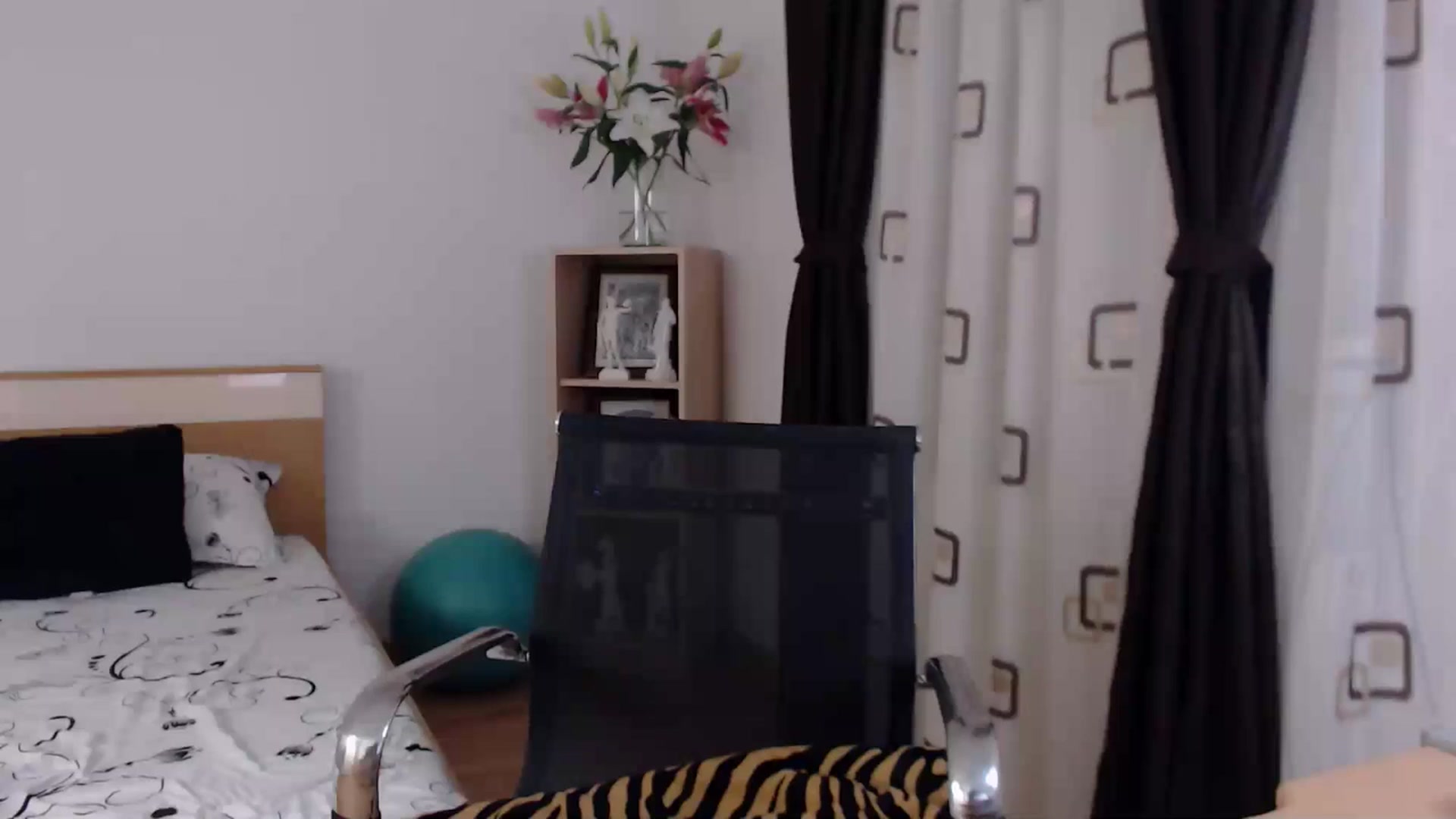 Gallery image thumbnail from LoryBell's myfreecams stream on, 06/06/2024, 01:25 image 3 of 20