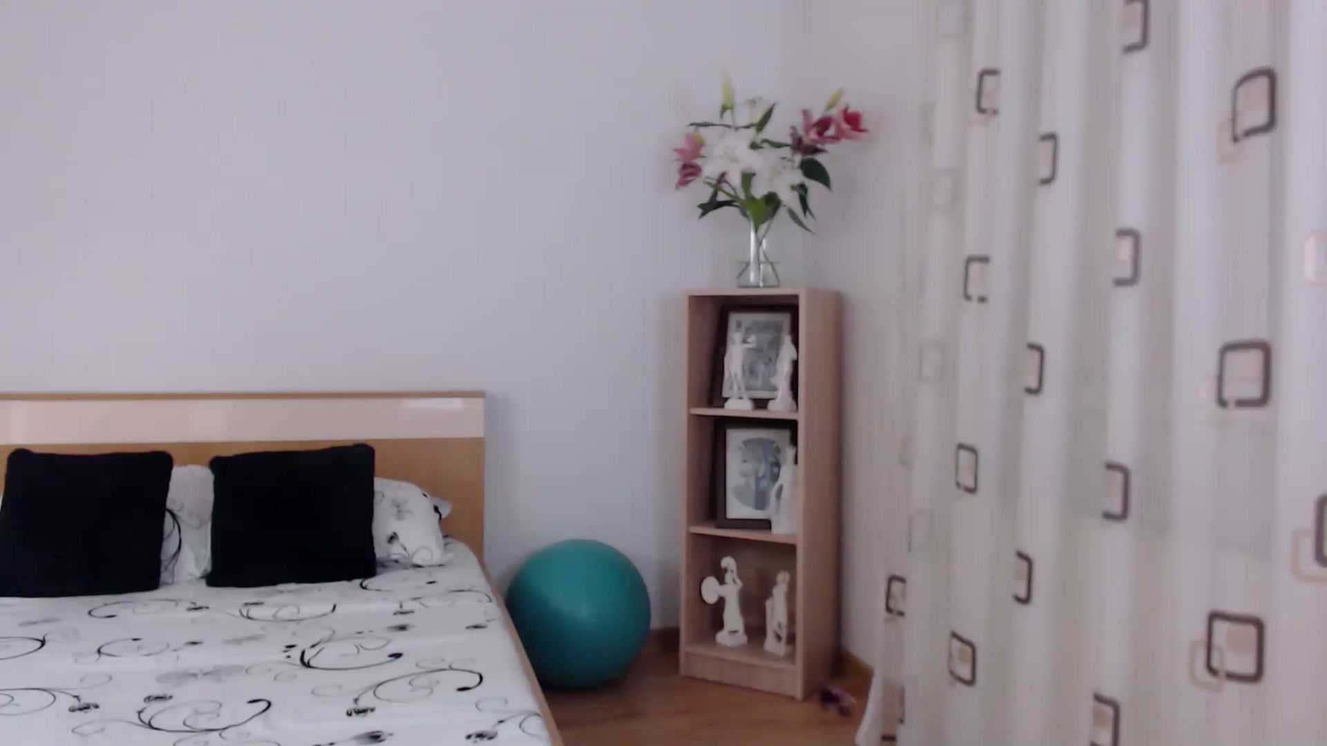 Gallery image thumbnail from LoryBell's myfreecams stream on, 06/09/2024, 24:20 image 1 of 20