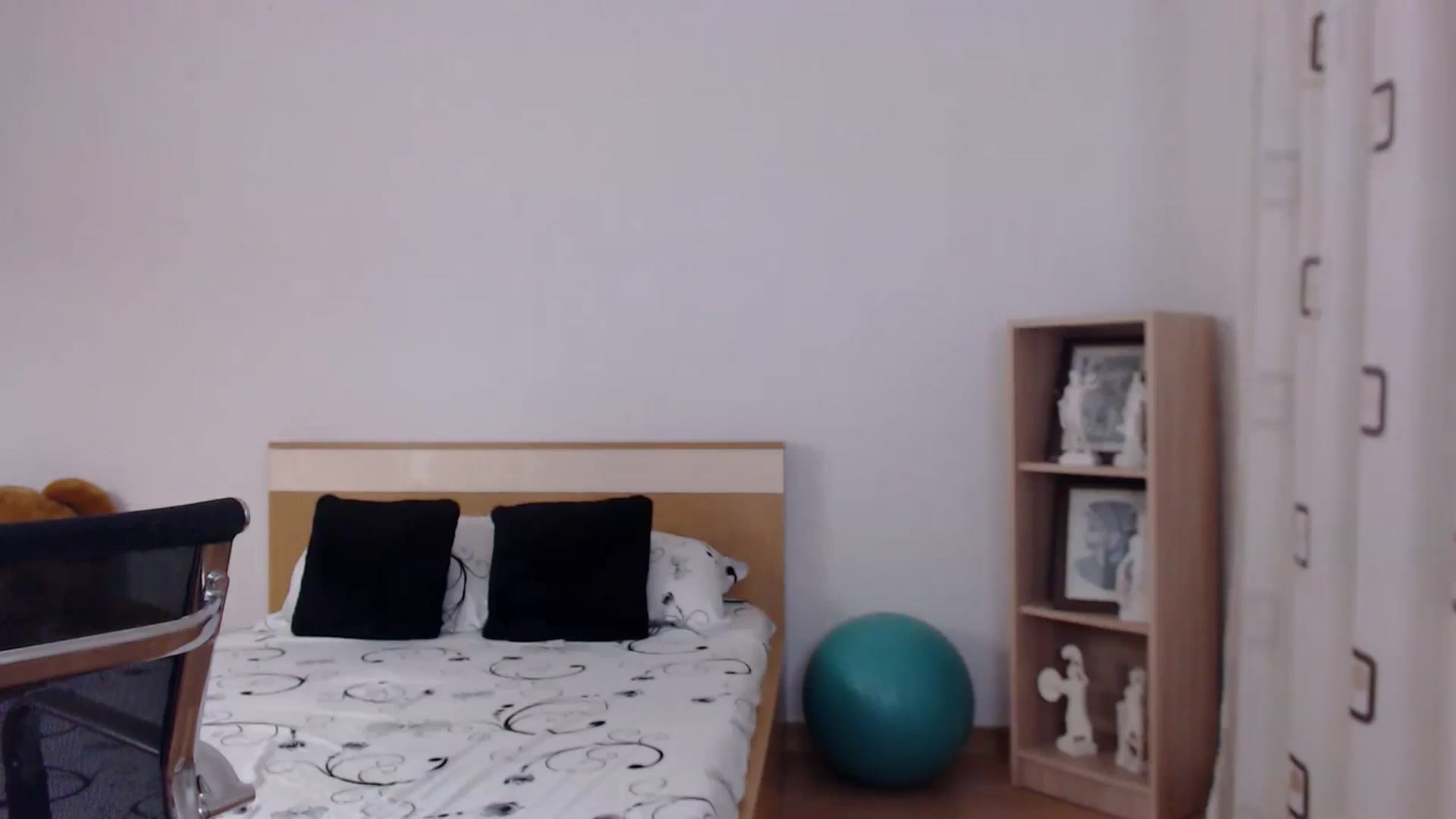 Gallery image thumbnail from LoryBell's myfreecams stream on, 06/10/2024, 21:39 image 18 of 20