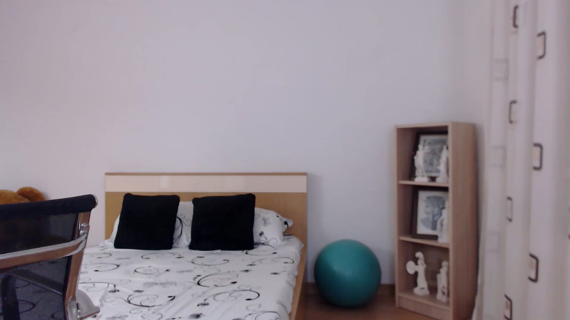 Gallery image thumbnail from LoryBell's myfreecams stream on, 06/10/2024, 21:39 image 19 of 20