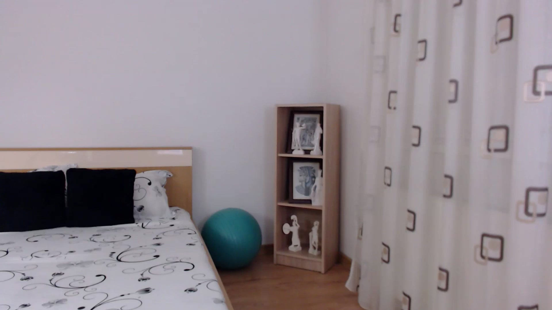 Gallery image thumbnail from LoryBell's myfreecams stream on, 06/10/2024, 22:39 image 11 of 20