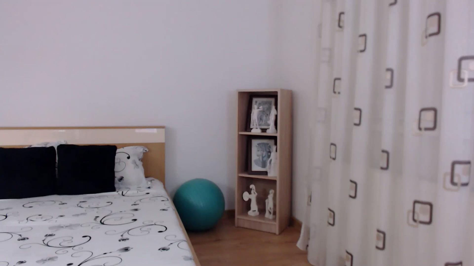 Gallery image thumbnail from LoryBell's myfreecams stream on, 06/10/2024, 22:39 image 15 of 20